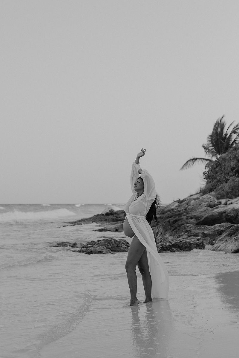Black and white maternity photo on the beach of Tulum.