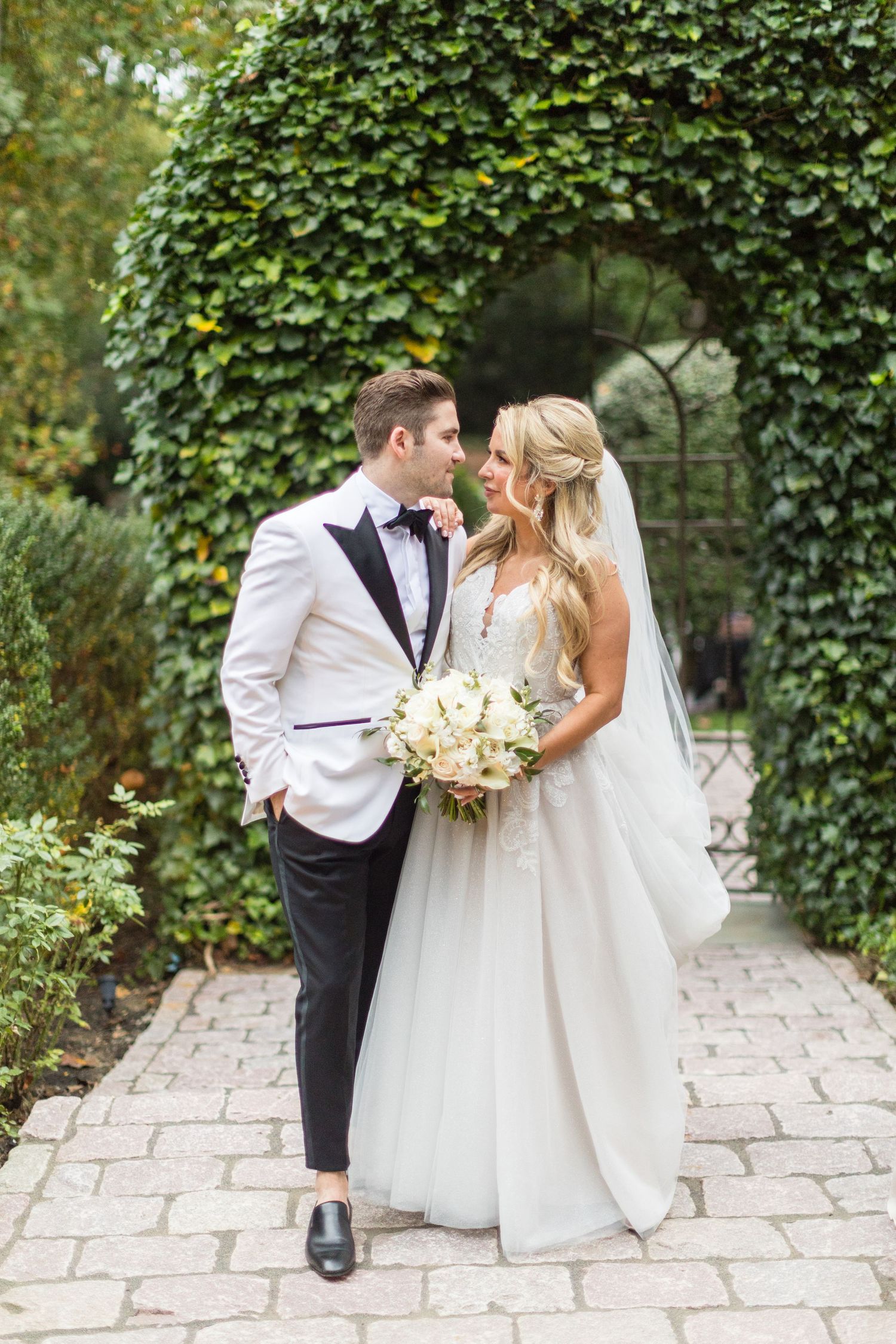 Ashley + Jarred | Zuccari Wedding | © Carly Arnwine Photography | PriscillaMBeauty | RSVP Catering | The Vow Boutique | Flowers at 38