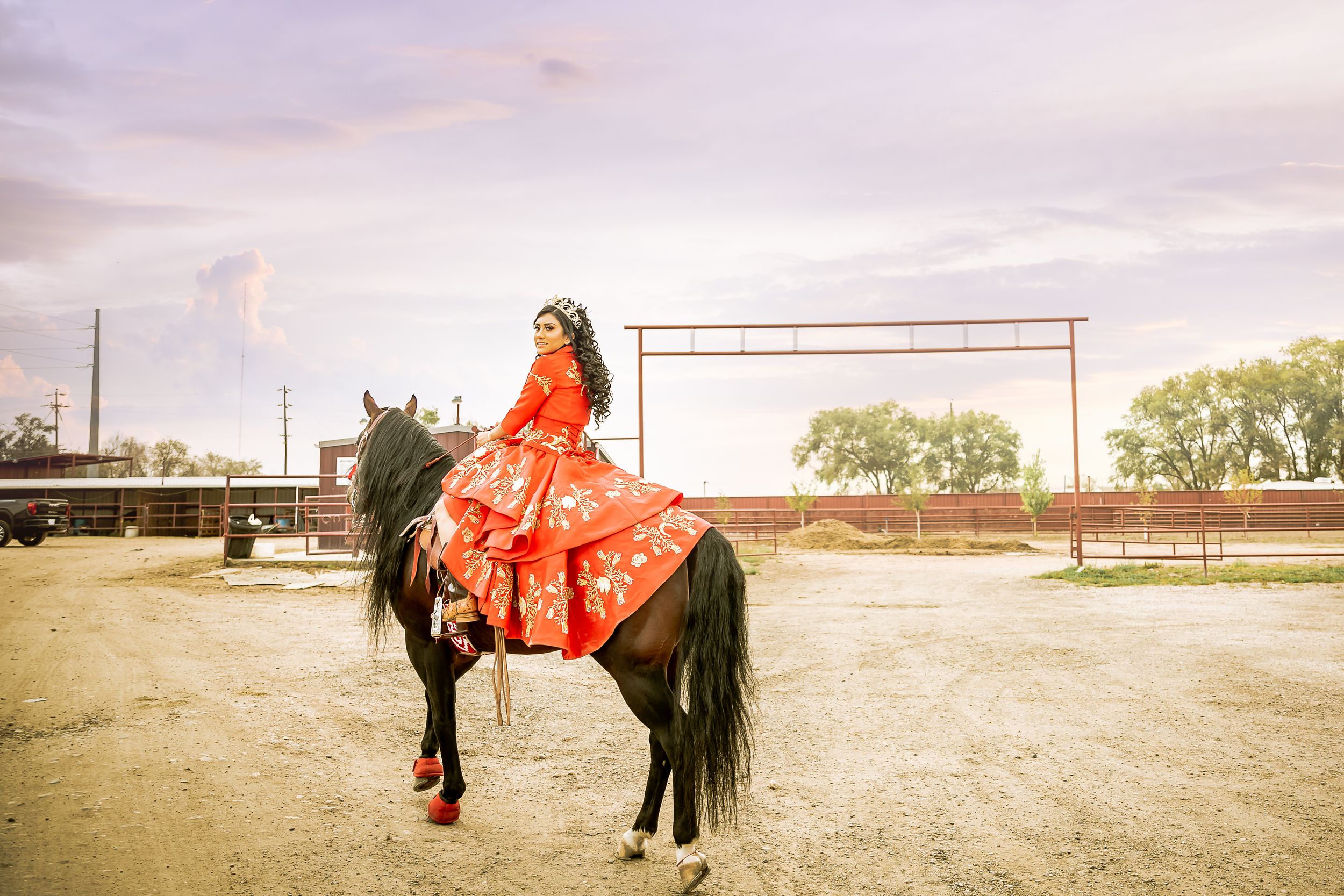 fotographia de quinceaneria en Greeley CO. 15th birthday red dress. liz fotografa de colorado