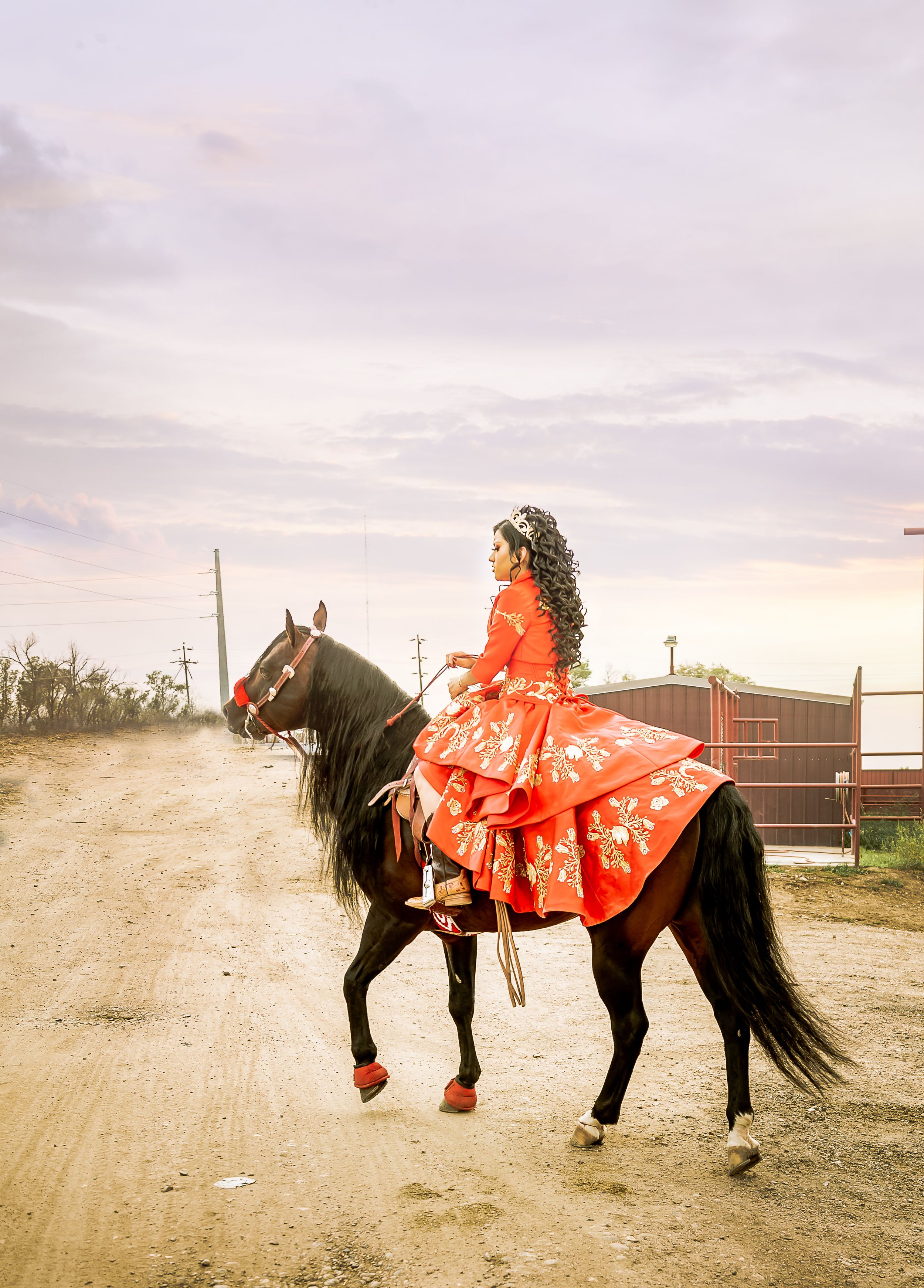 fotographia de quinceaneria en Greeley CO. 15th birthday red dress. liz fotografa de colorado