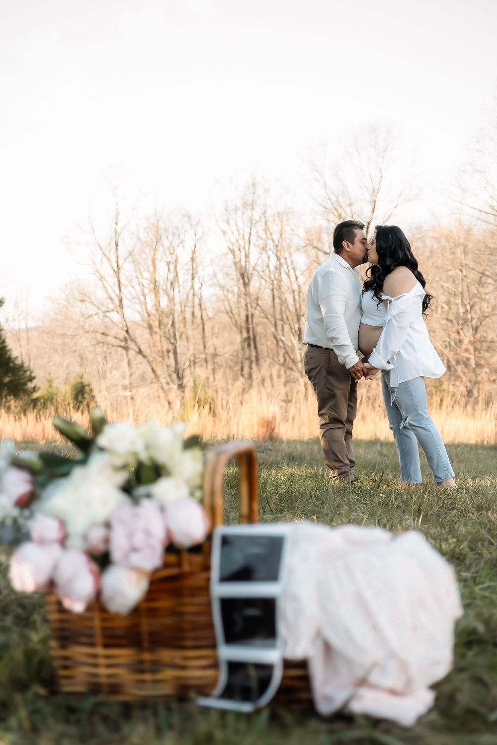 Romantic Outdoor Maternity Photos