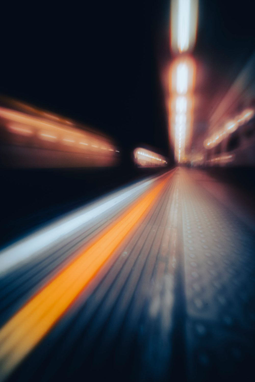 Abstrakt fotografi i ICM stil af Londons undergrundsbane.