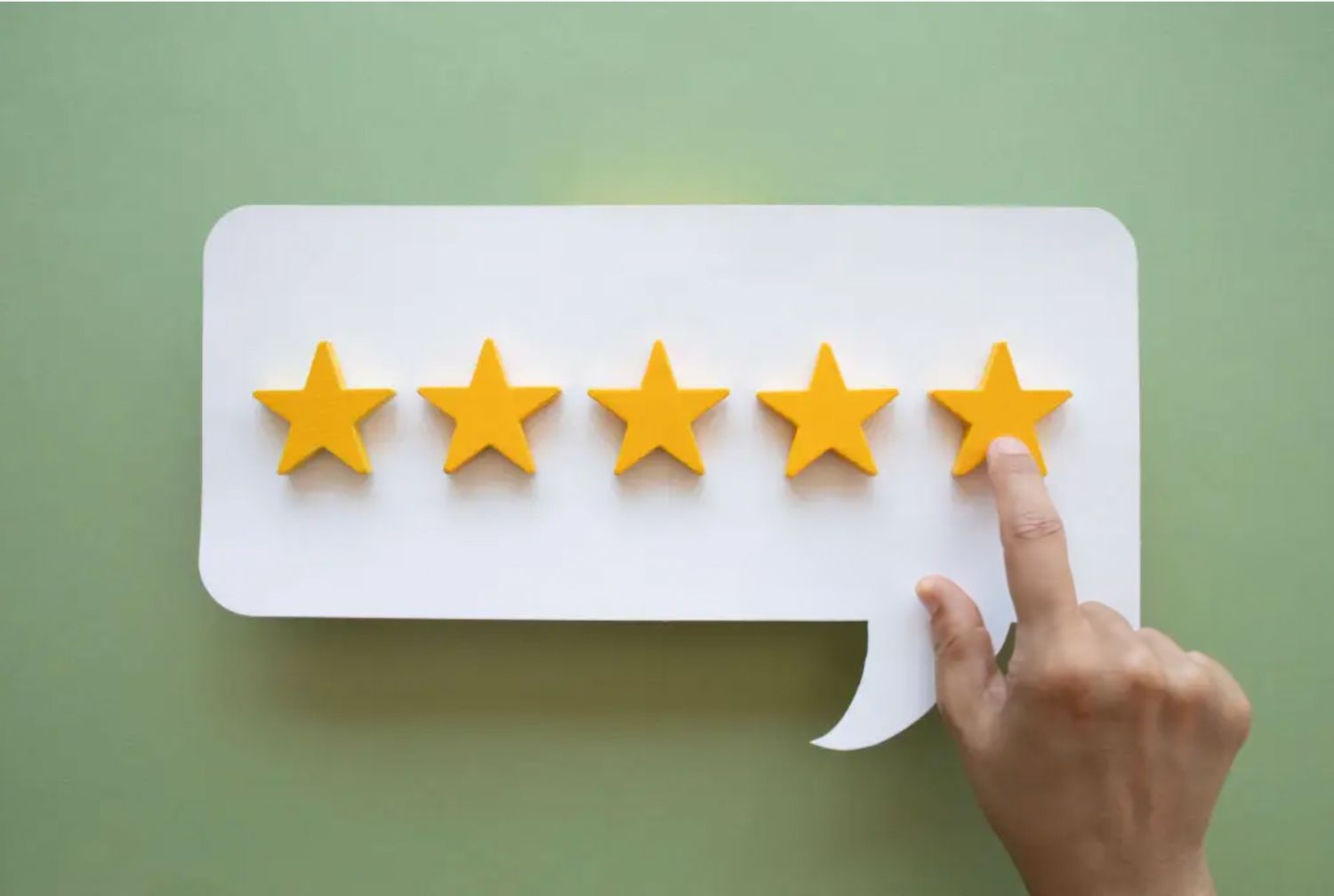A hand points to a five-star customer feedback rating display on a white speech bubble against a green background.