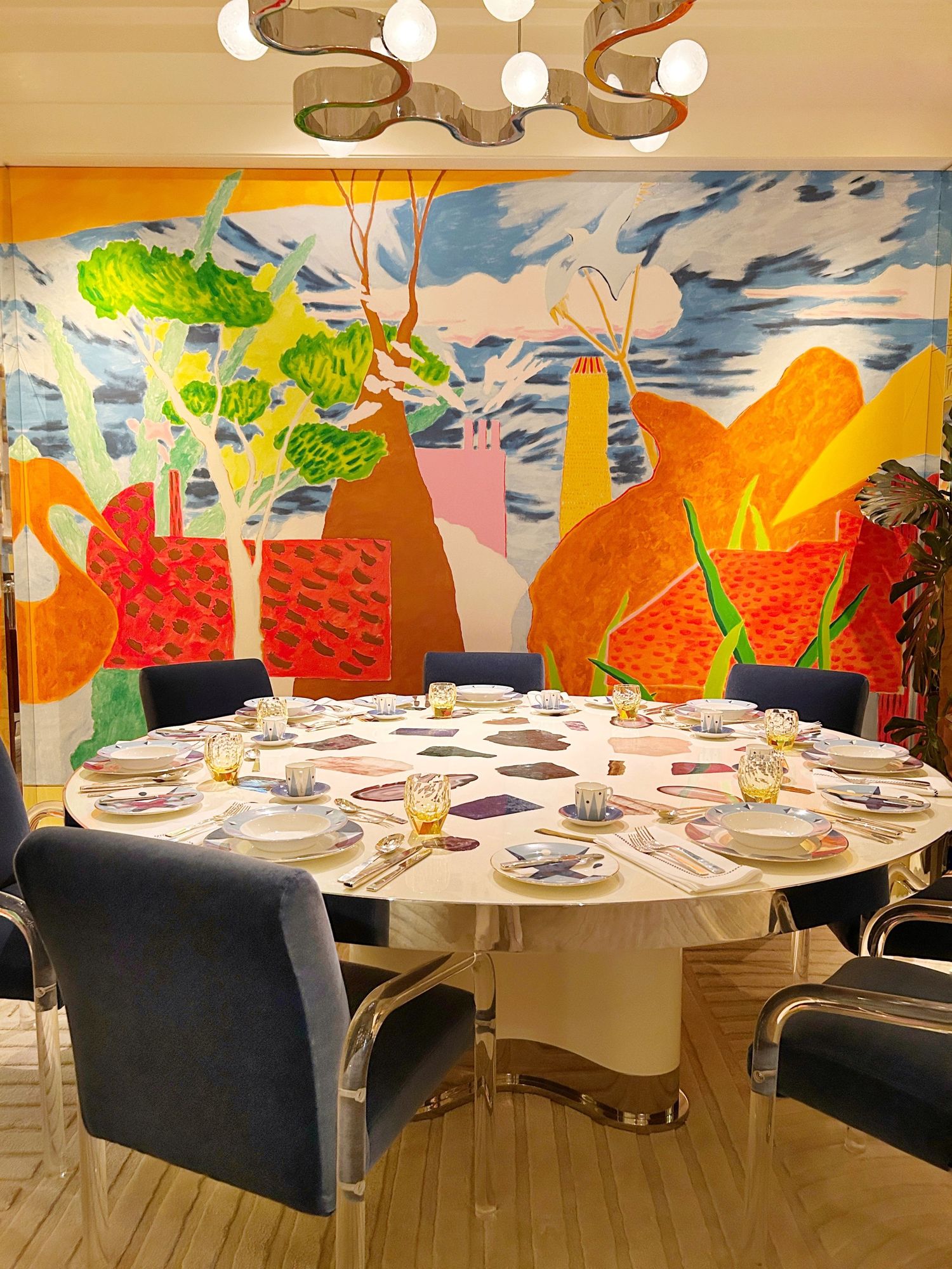Playful dining room with colourful wall mural in modern designed room Organic Chandelier Cameron Design House. Peter Mikic & Benjamin Moore