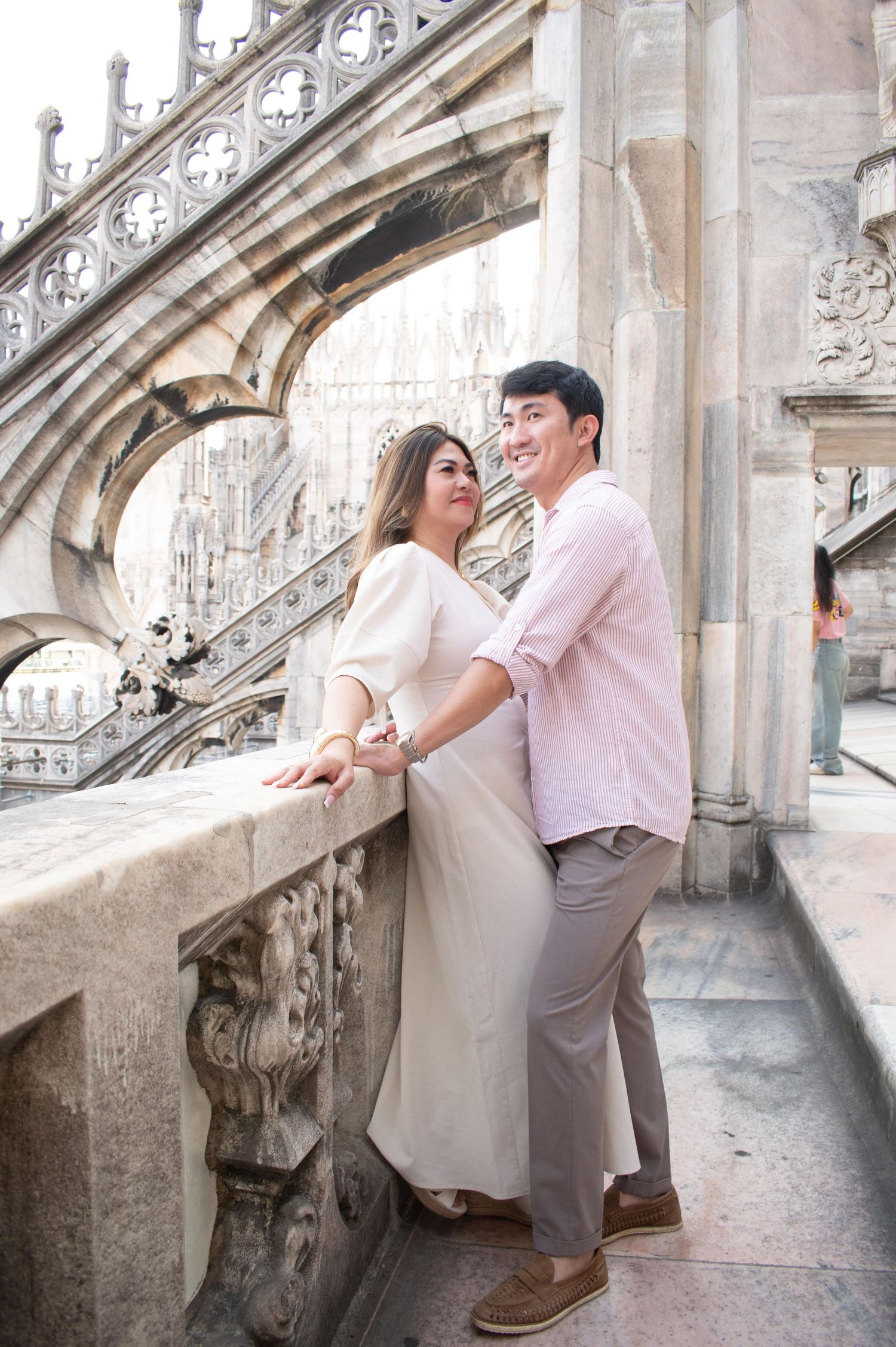 Celebrate your connection with a professional couple photoshoot in Milan. Unique urban settings for engagement, pre-wedding, and anniversary