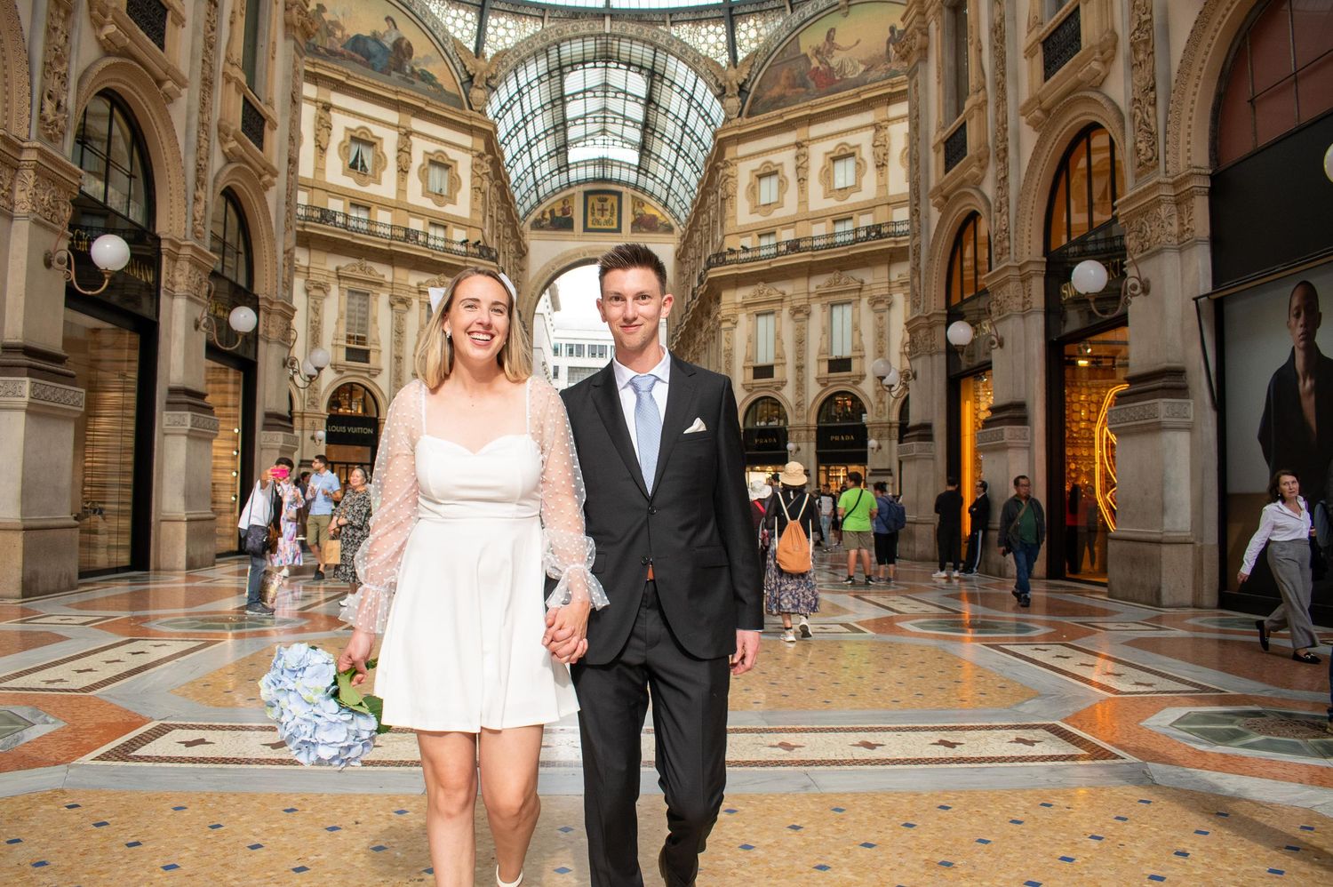 Capture your love story with romantic and authentic couple photography in Milan. Timeless urban backdrops for unforgettable moments.