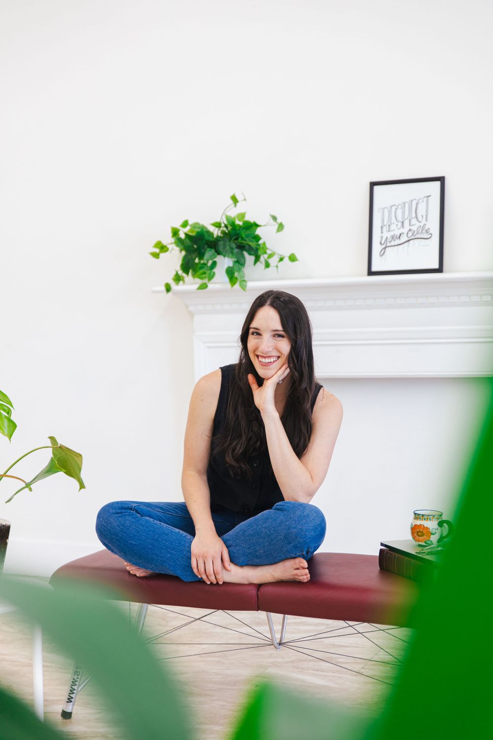 Bilingual photographer helping women entrepreneurs in beauty and media stand out with professional visuals.