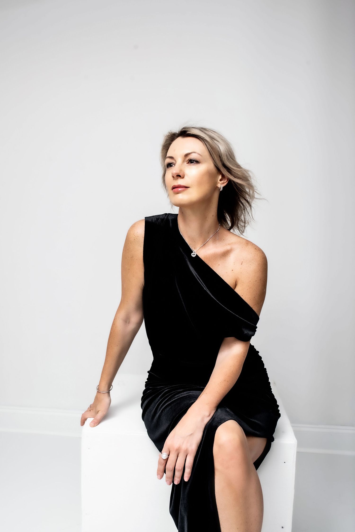 Classic and stylish individual portrait captured with natural light and timeless elegance.