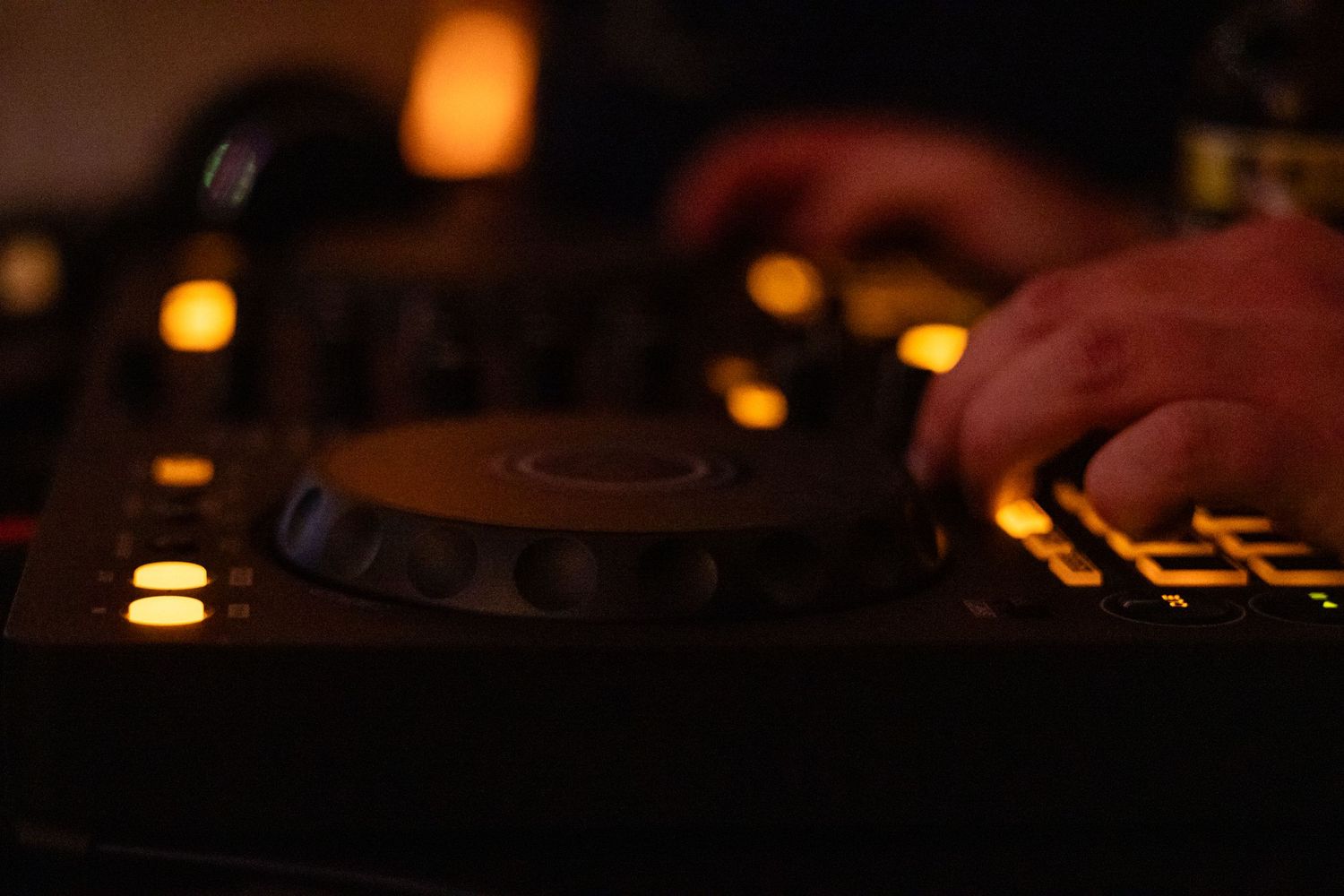 Draaitafel van de DJ