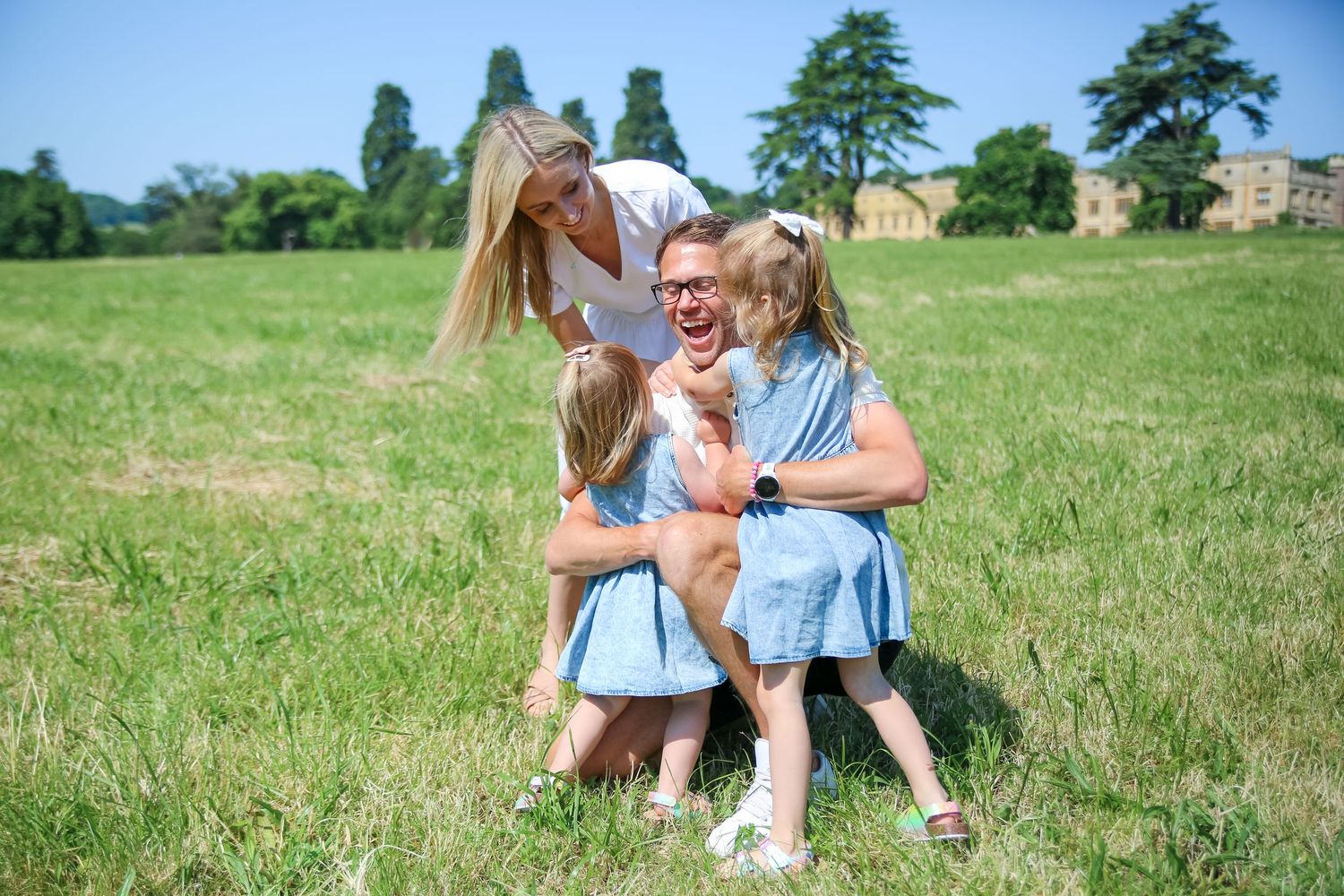 Weston Super Mare, North Somerset, Family photography. family portrait photographer. Outdoor location. photographer in Weston super mare.