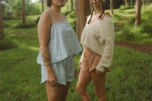 models posing with flowers by Kauai Photographer