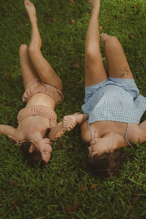 models posing with flowers by Kauai Photographer