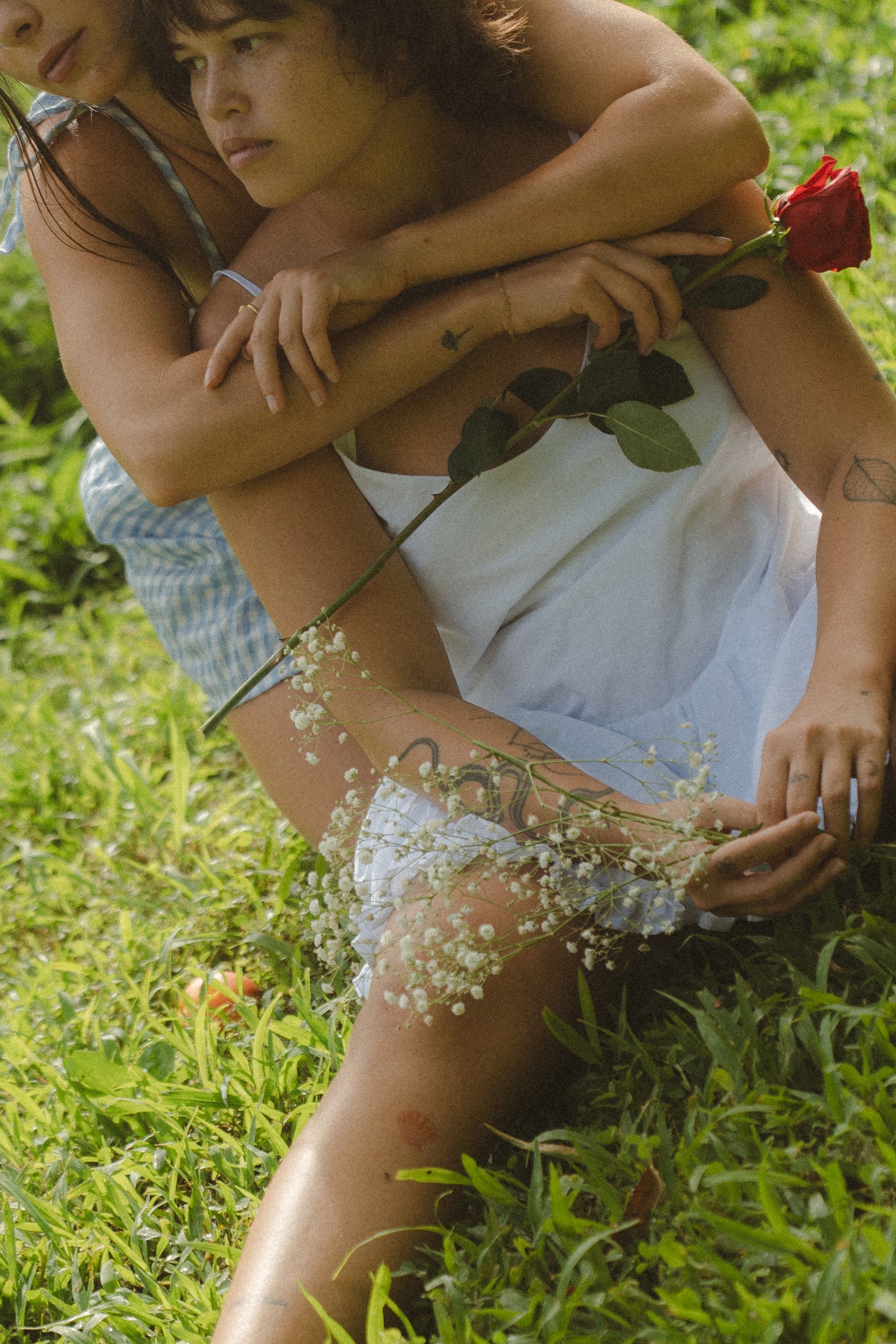 models posing with flowers by Kauai Photographer