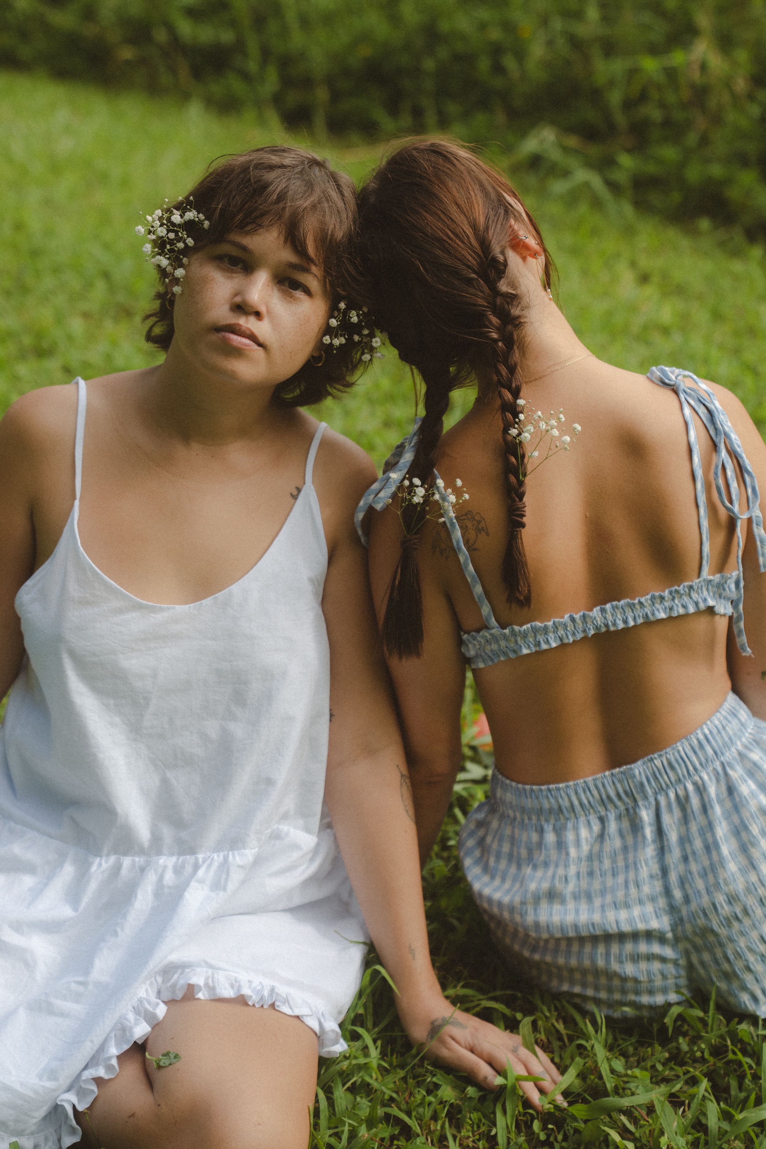 models posing with flowers by Kauai Photographer