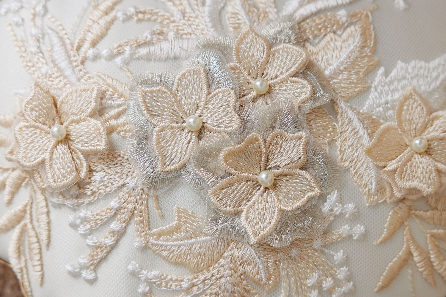 Details on bride's purse in North Canton, Ohio.
