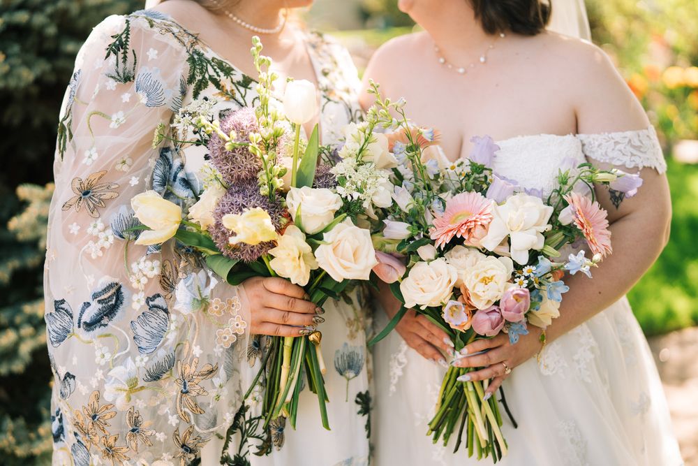 Silver Lake Country Club wedding photos. Copyright Two Birds Photography 2026 Bridal bouquets