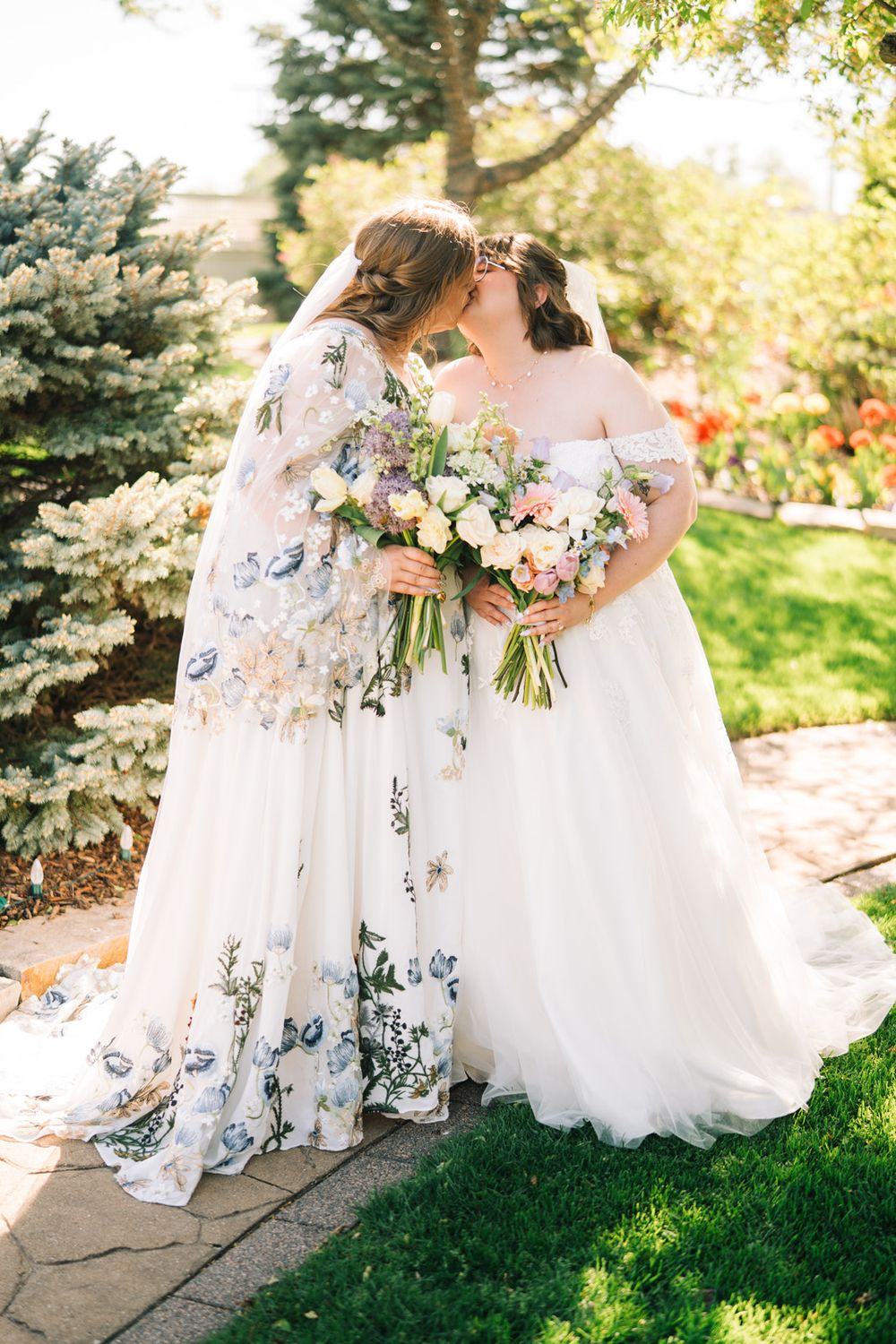 Silver Lake Country Club wedding photos. Copyright Two Birds Photography 2026 Bridal portraits