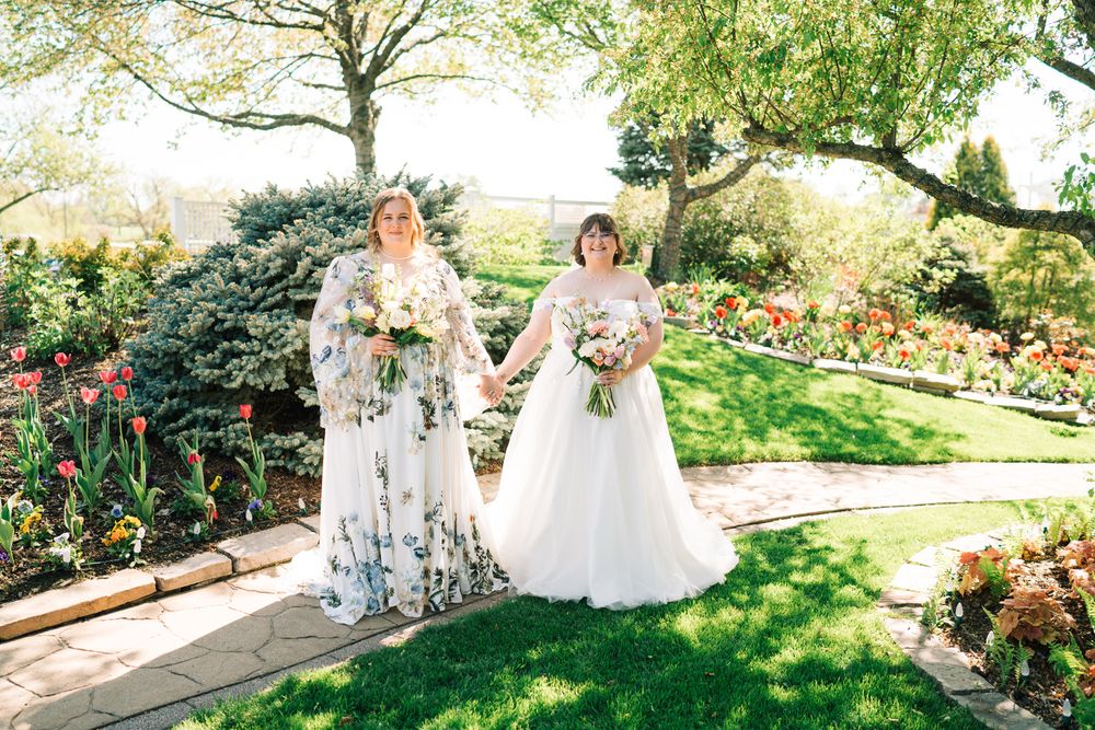 Silver Lake Country Club wedding photos. Copyright Two Birds Photography 2026 Bridal portraits