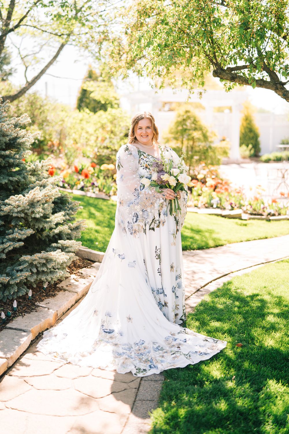 Silver Lake Country Club wedding photos. Copyright Two Birds Photography 2026 Bridal portraits