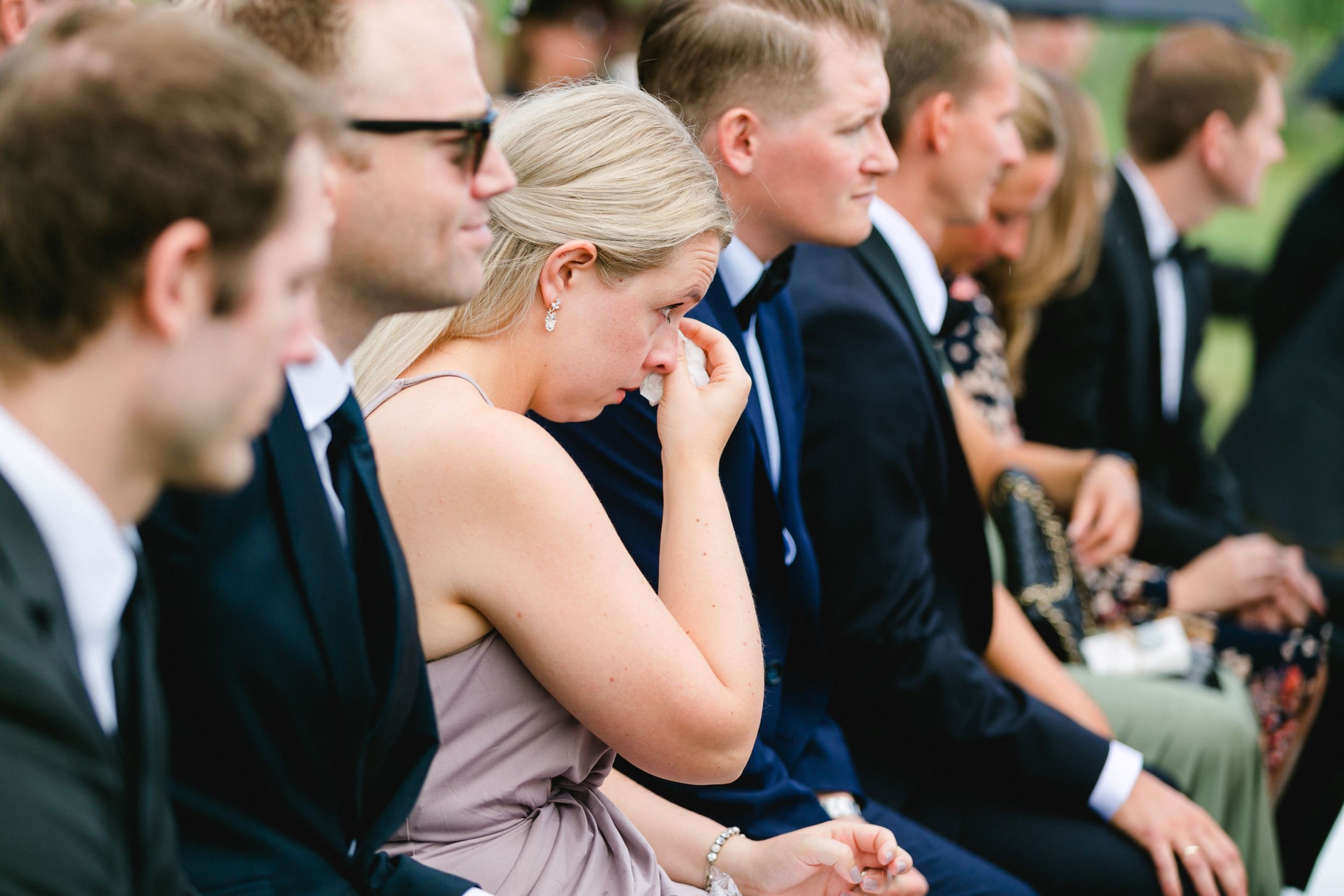 Daniel och Victoria från Norge kom till Sverige för ett helt magiskt bröllop på Dömle Herrgård. Fotograf Rebecca Nordin.