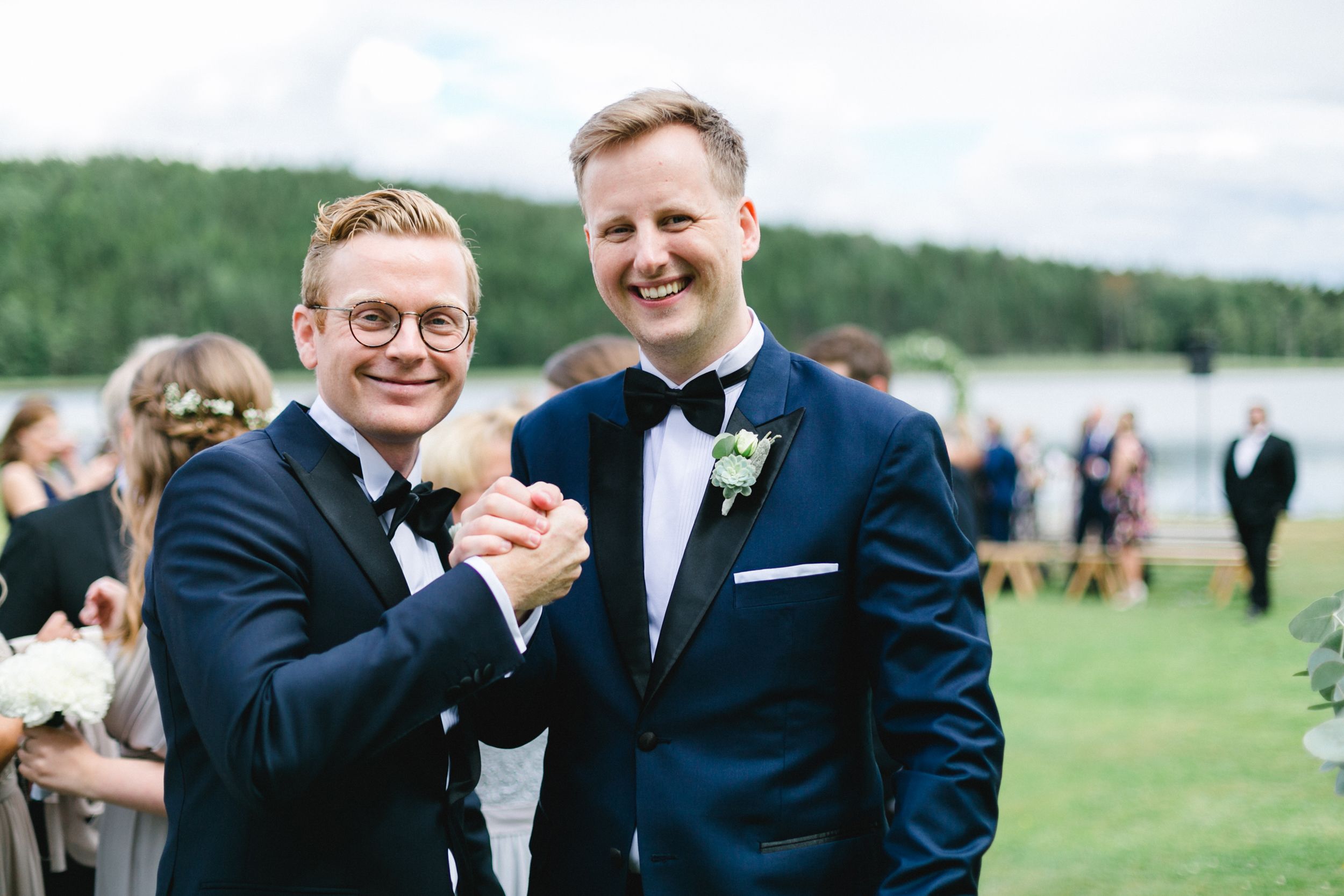 Daniel och Victoria från Norge kom till Sverige för ett helt magiskt bröllop på Dömle Herrgård. Fotograf Rebecca Nordin.