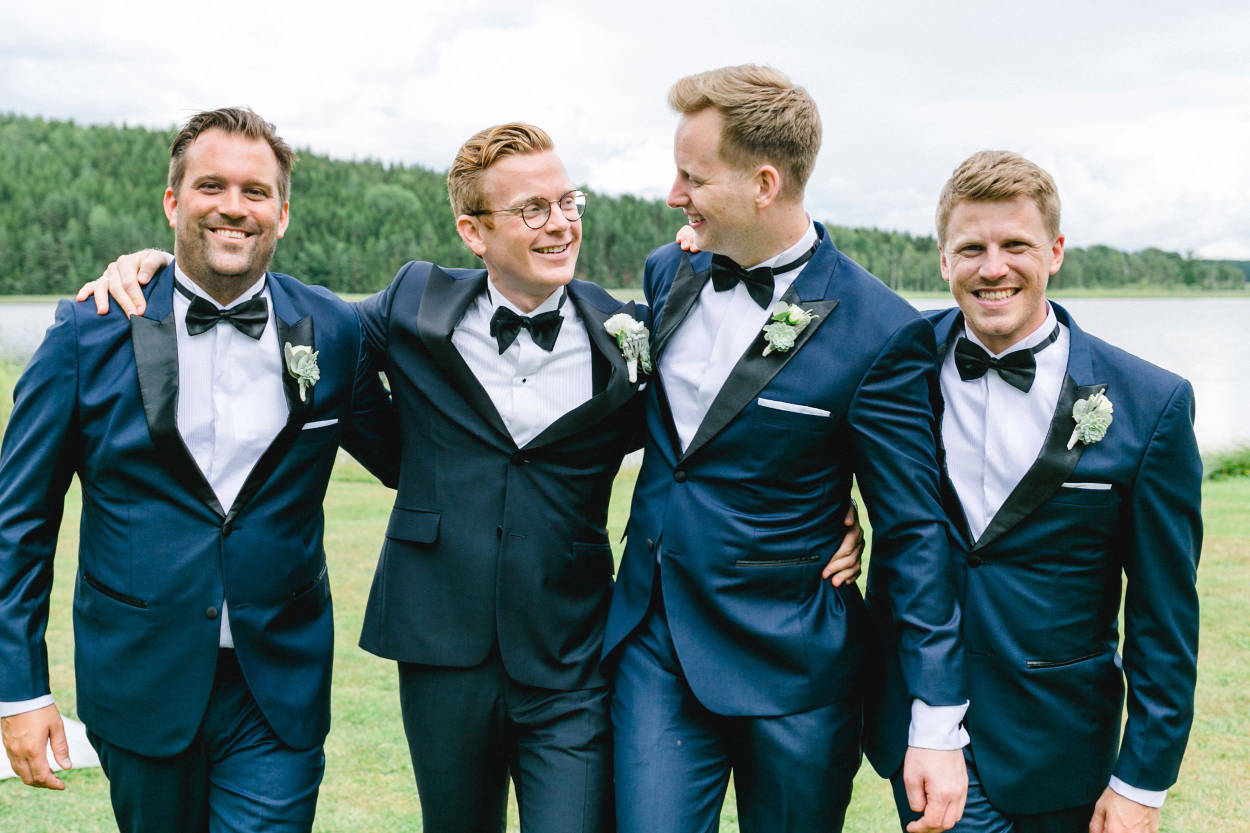 Daniel och Victoria från Norge kom till Sverige för ett helt magiskt bröllop på Dömle Herrgård. Fotograf Rebecca Nordin.