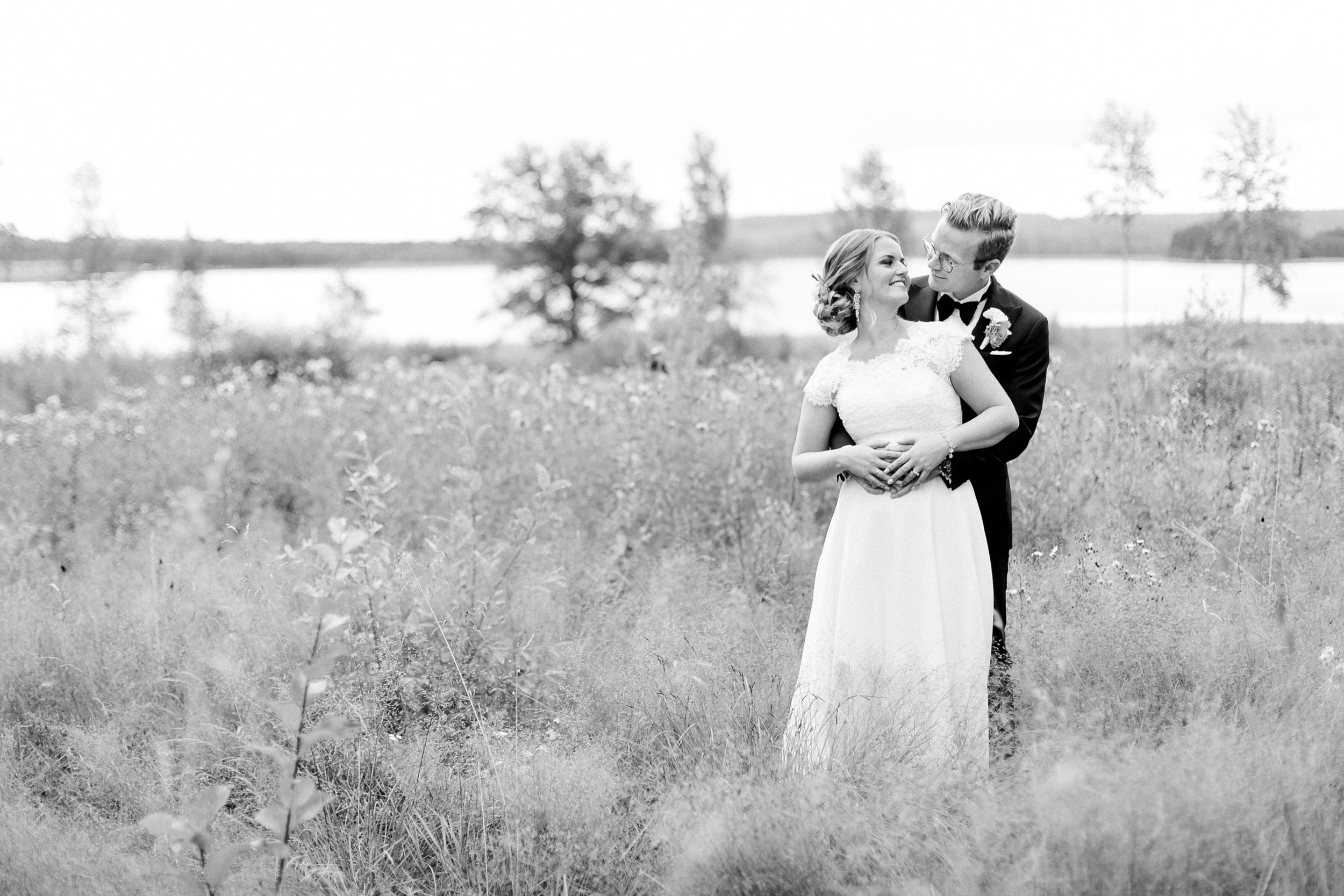Daniel och Victoria från Norge kom till Sverige för ett helt magiskt bröllop på Dömle Herrgård. Fotograf Rebecca Nordin.