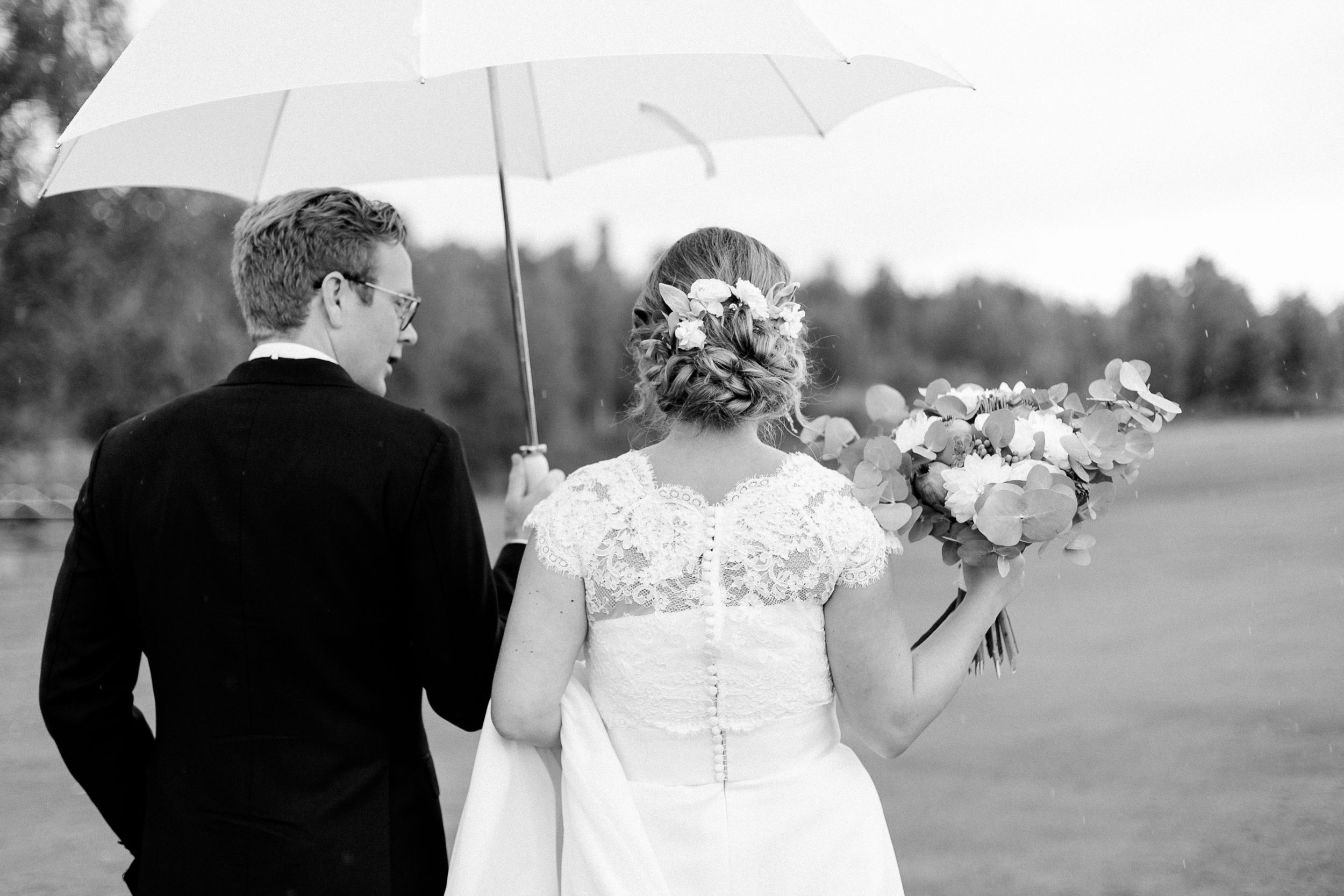 Daniel och Victoria från Norge kom till Sverige för ett helt magiskt bröllop på Dömle Herrgård. Fotograf Rebecca Nordin.