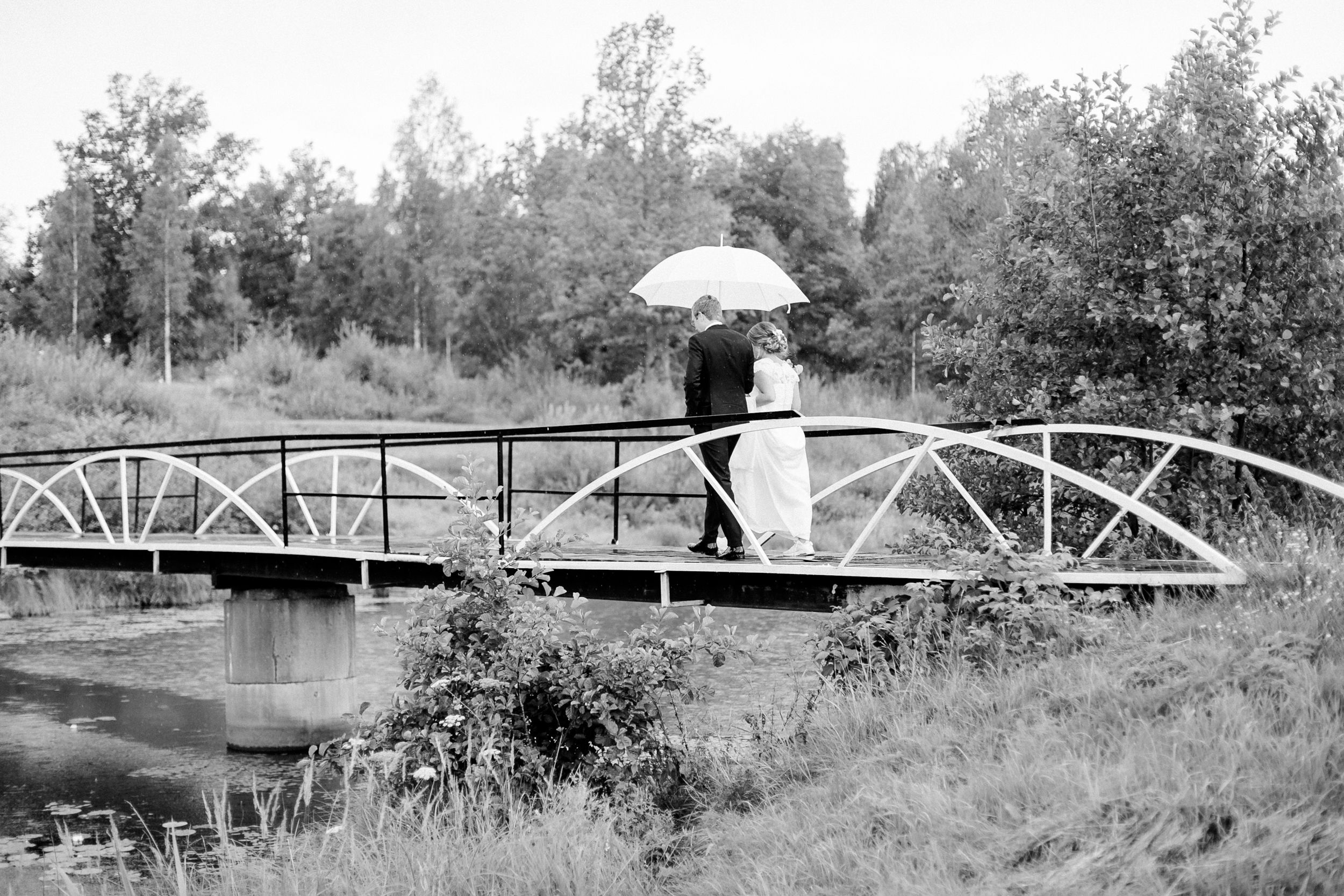 Daniel och Victoria från Norge kom till Sverige för ett helt magiskt bröllop på Dömle Herrgård. Fotograf Rebecca Nordin.