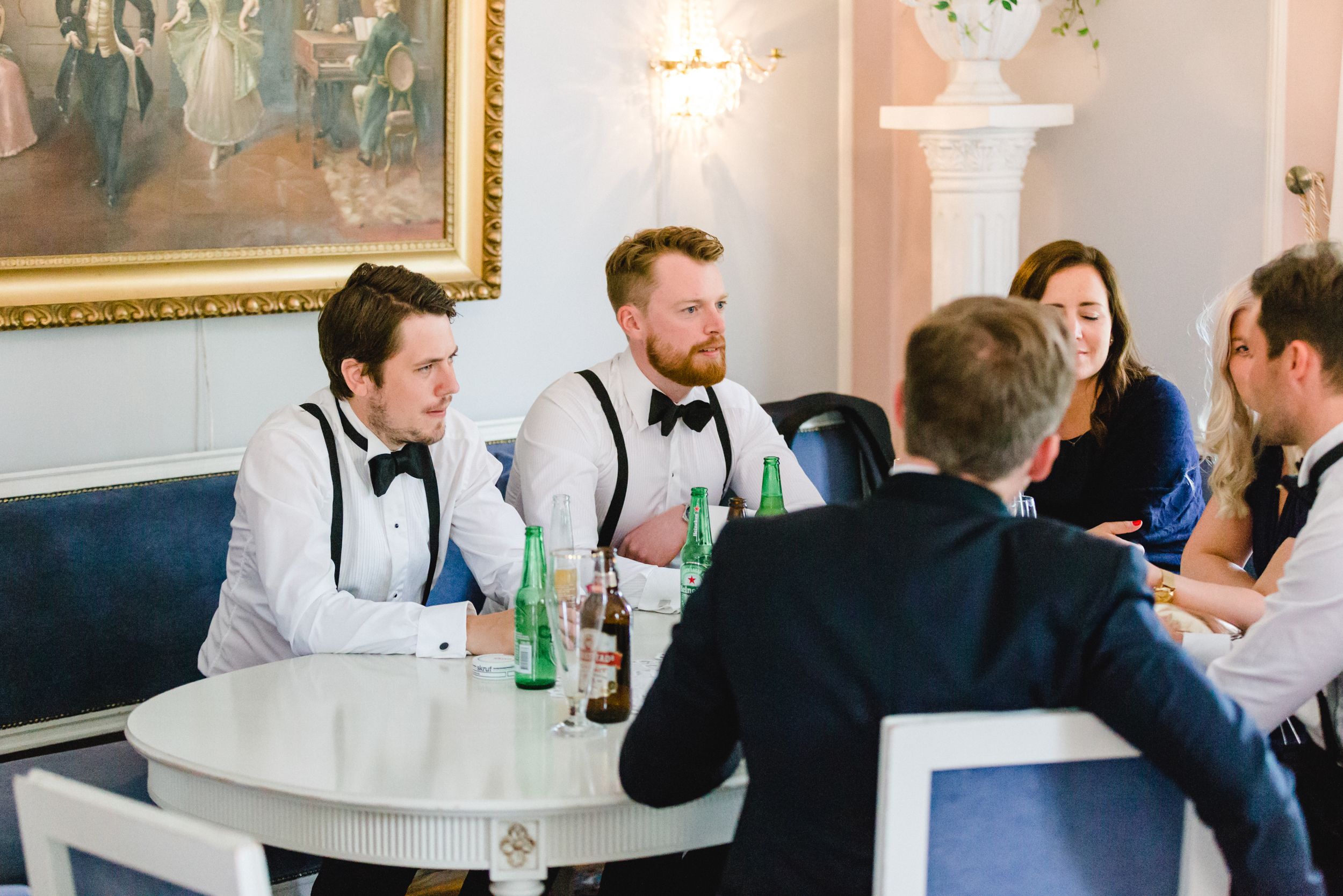 Daniel och Victoria från Norge kom till Sverige för ett helt magiskt bröllop på Dömle Herrgård. Fotograf Rebecca Nordin.