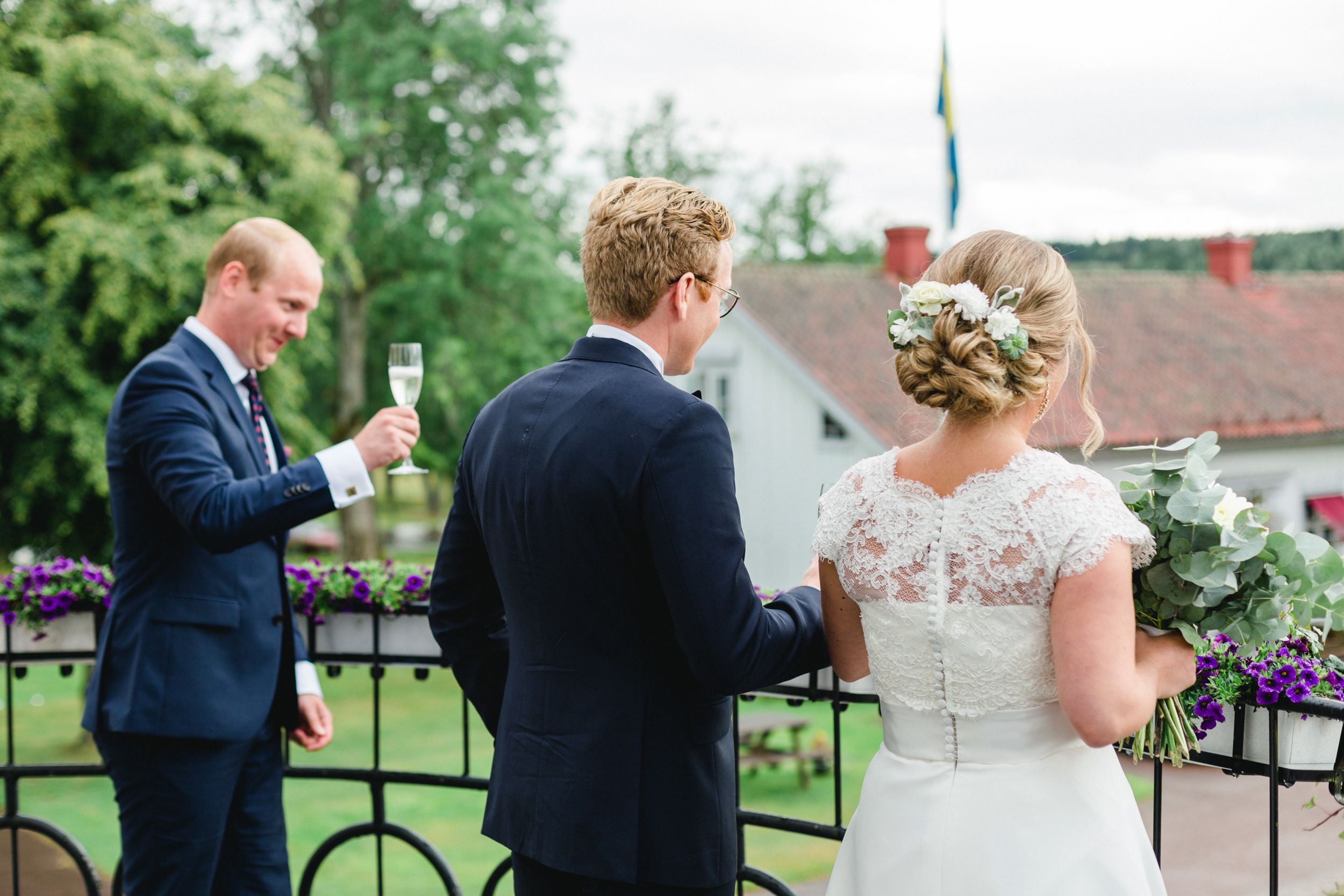 Daniel och Victoria från Norge kom till Sverige för ett helt magiskt bröllop på Dömle Herrgård. Fotograf Rebecca Nordin.