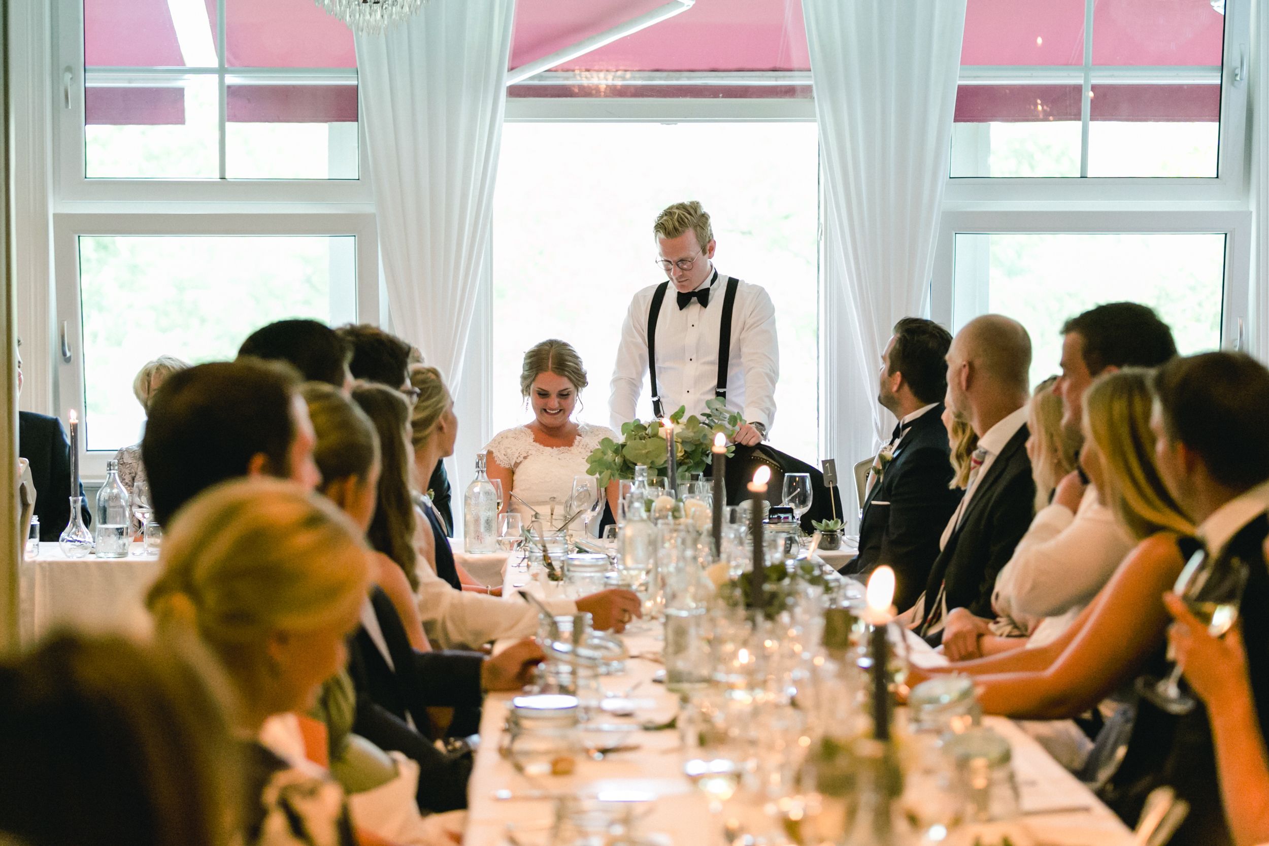 Daniel och Victoria från Norge kom till Sverige för ett helt magiskt bröllop på Dömle Herrgård. Fotograf Rebecca Nordin.