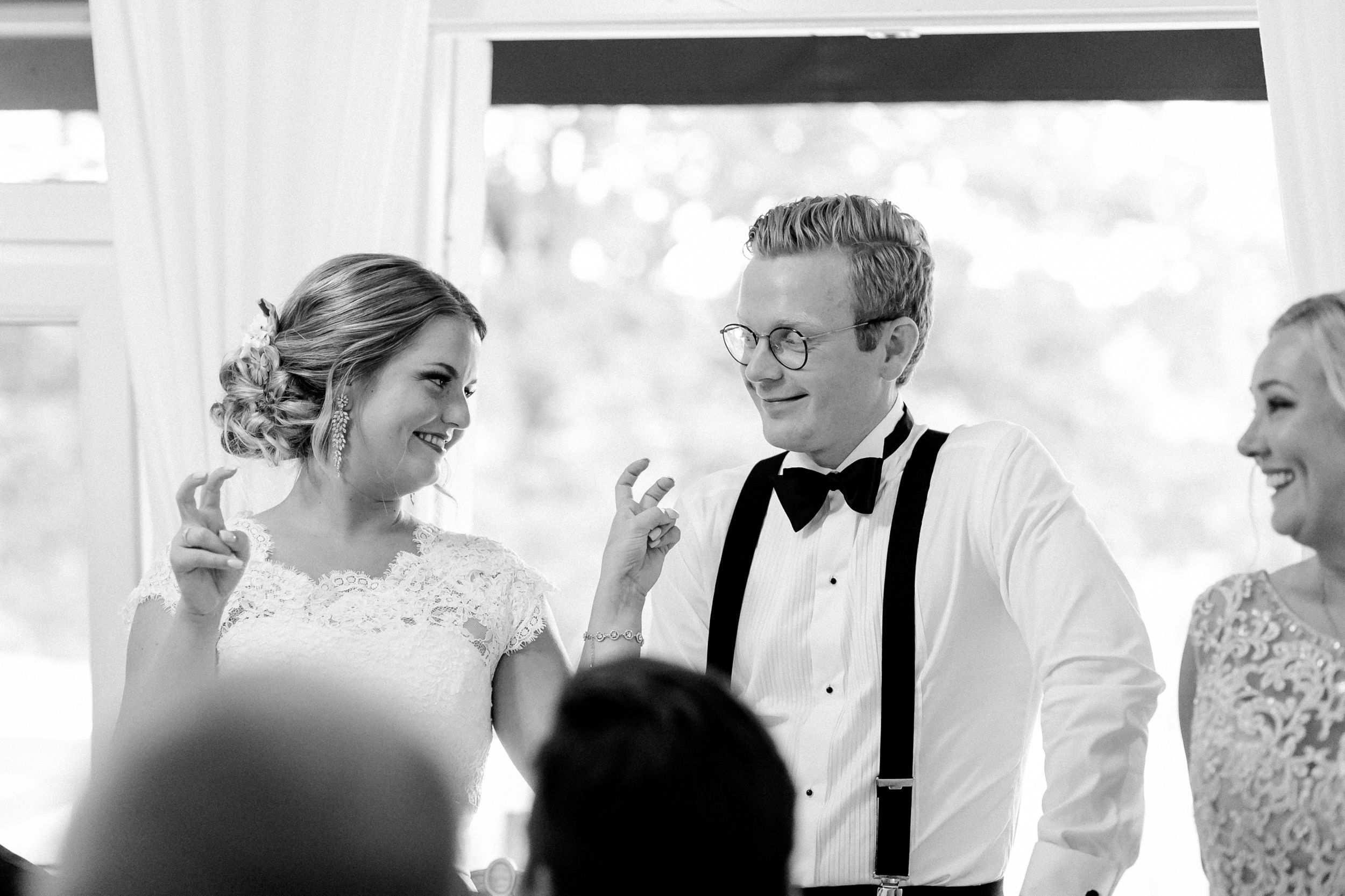 Daniel och Victoria från Norge kom till Sverige för ett helt magiskt bröllop på Dömle Herrgård. Fotograf Rebecca Nordin.