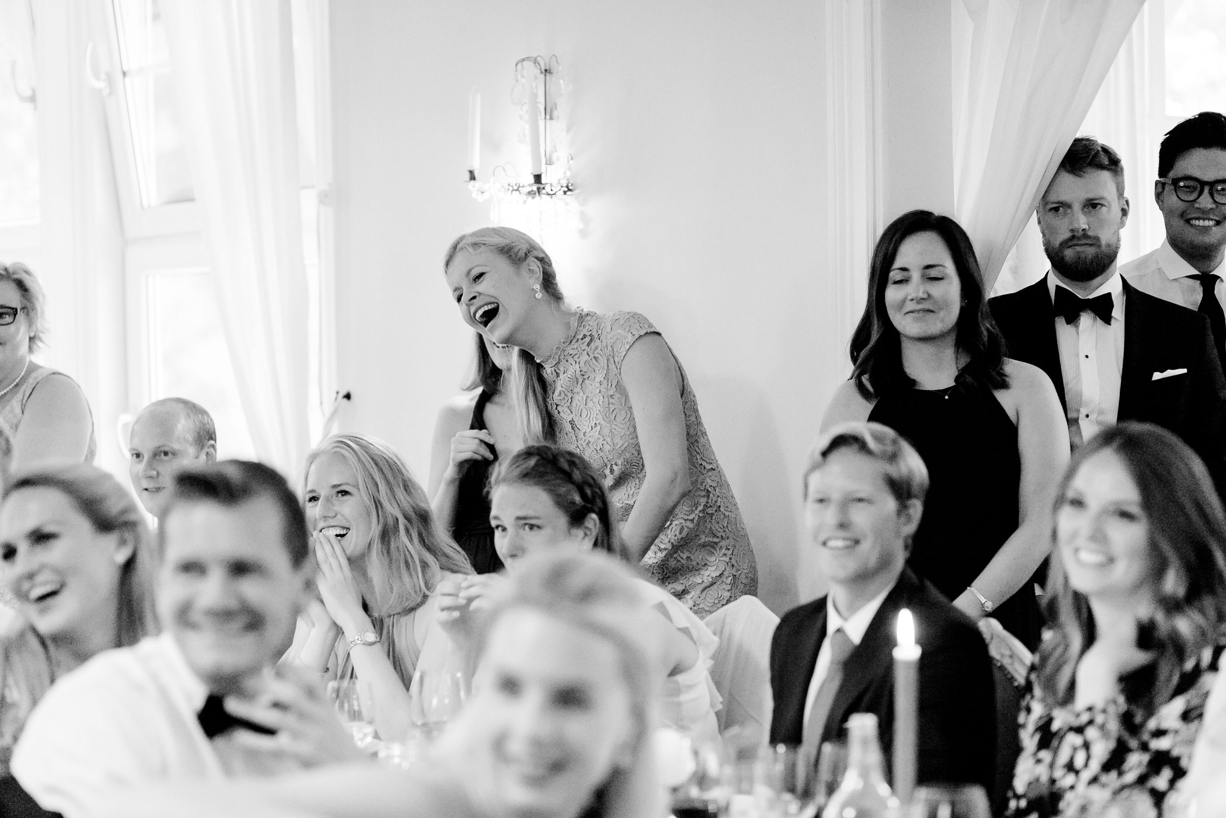 Daniel och Victoria från Norge kom till Sverige för ett helt magiskt bröllop på Dömle Herrgård. Fotograf Rebecca Nordin.