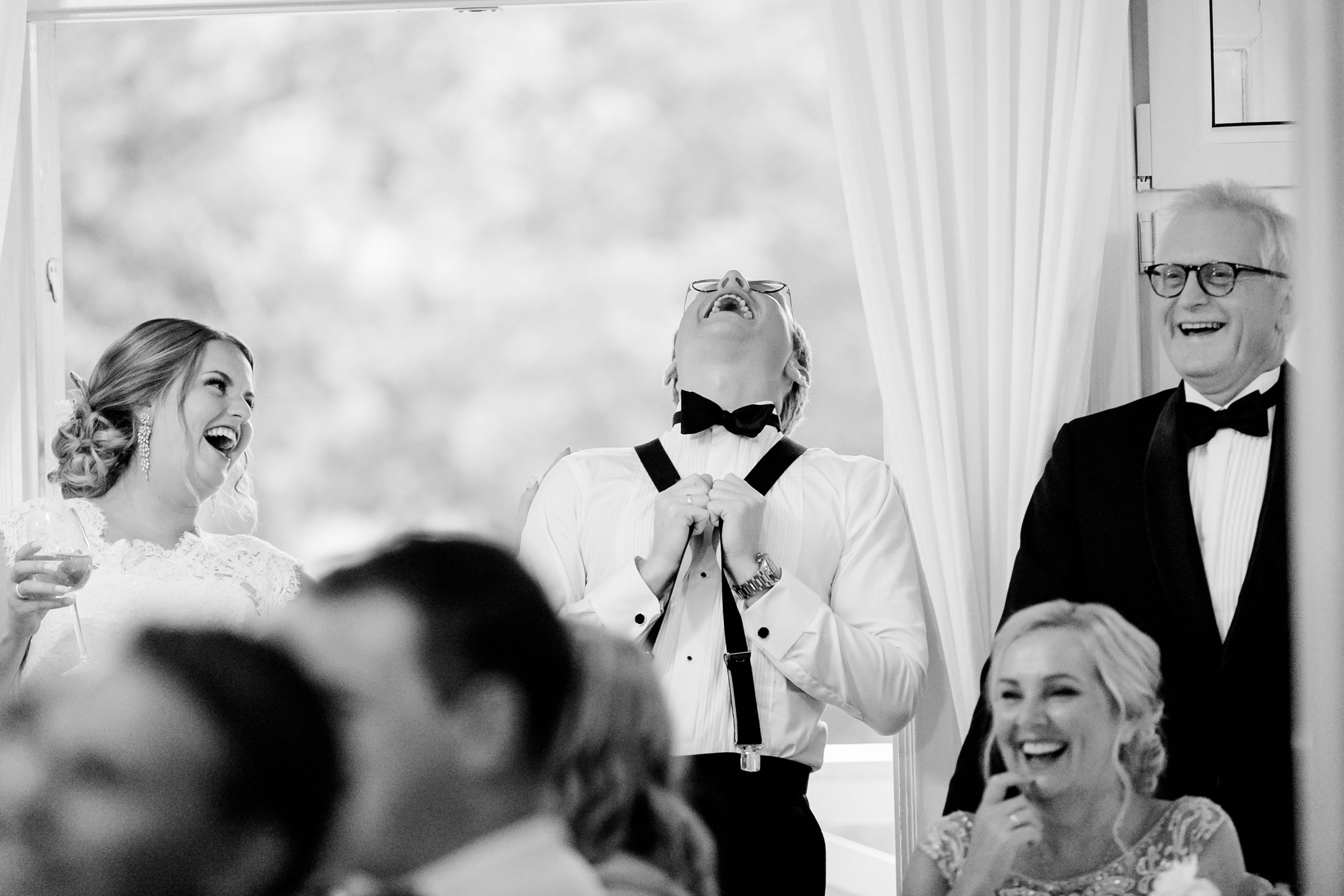 Daniel och Victoria från Norge kom till Sverige för ett helt magiskt bröllop på Dömle Herrgård. Fotograf Rebecca Nordin.
