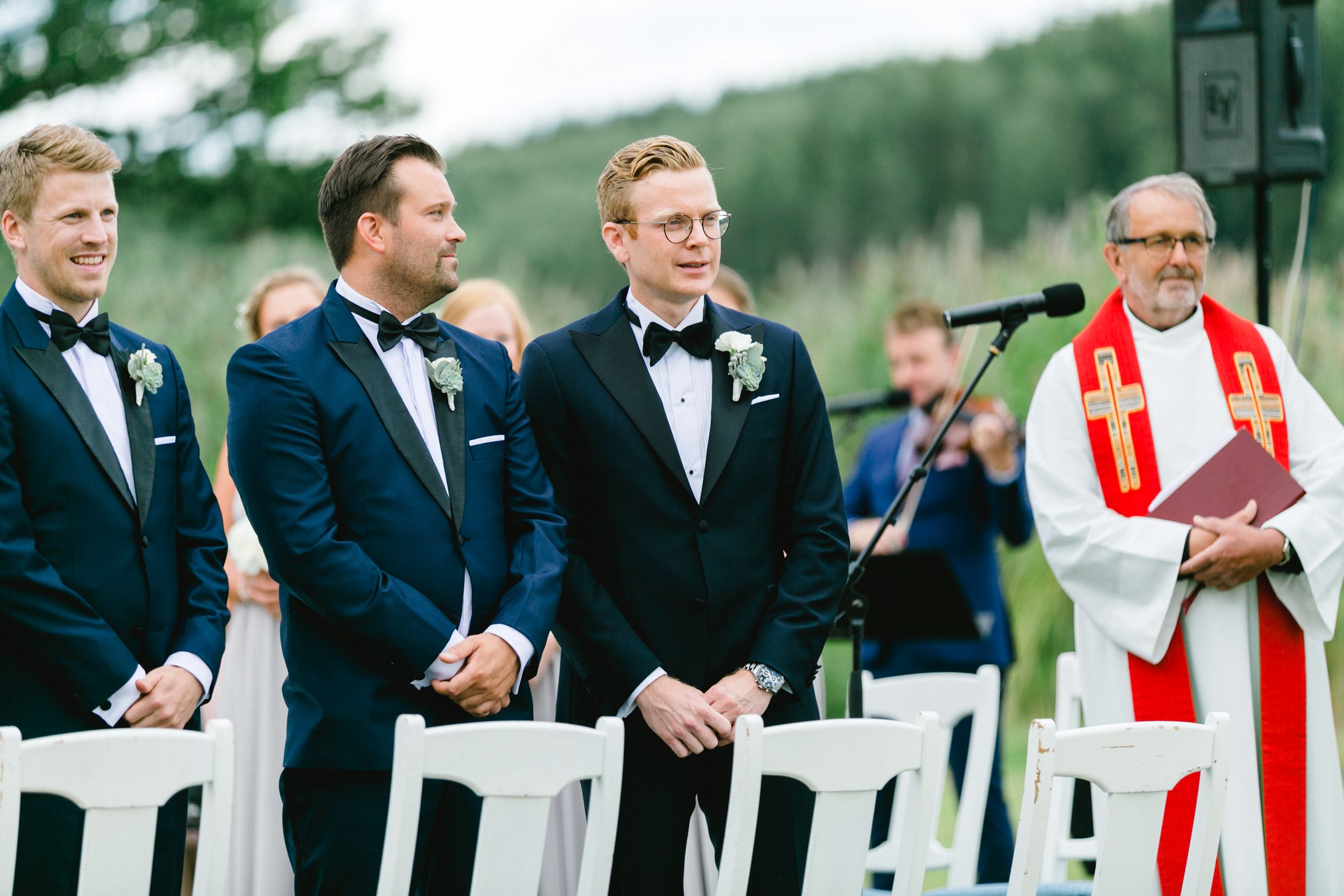 Daniel och Victoria från Norge kom till Sverige för ett helt magiskt bröllop på Dömle Herrgård. Fotograf Rebecca Nordin.