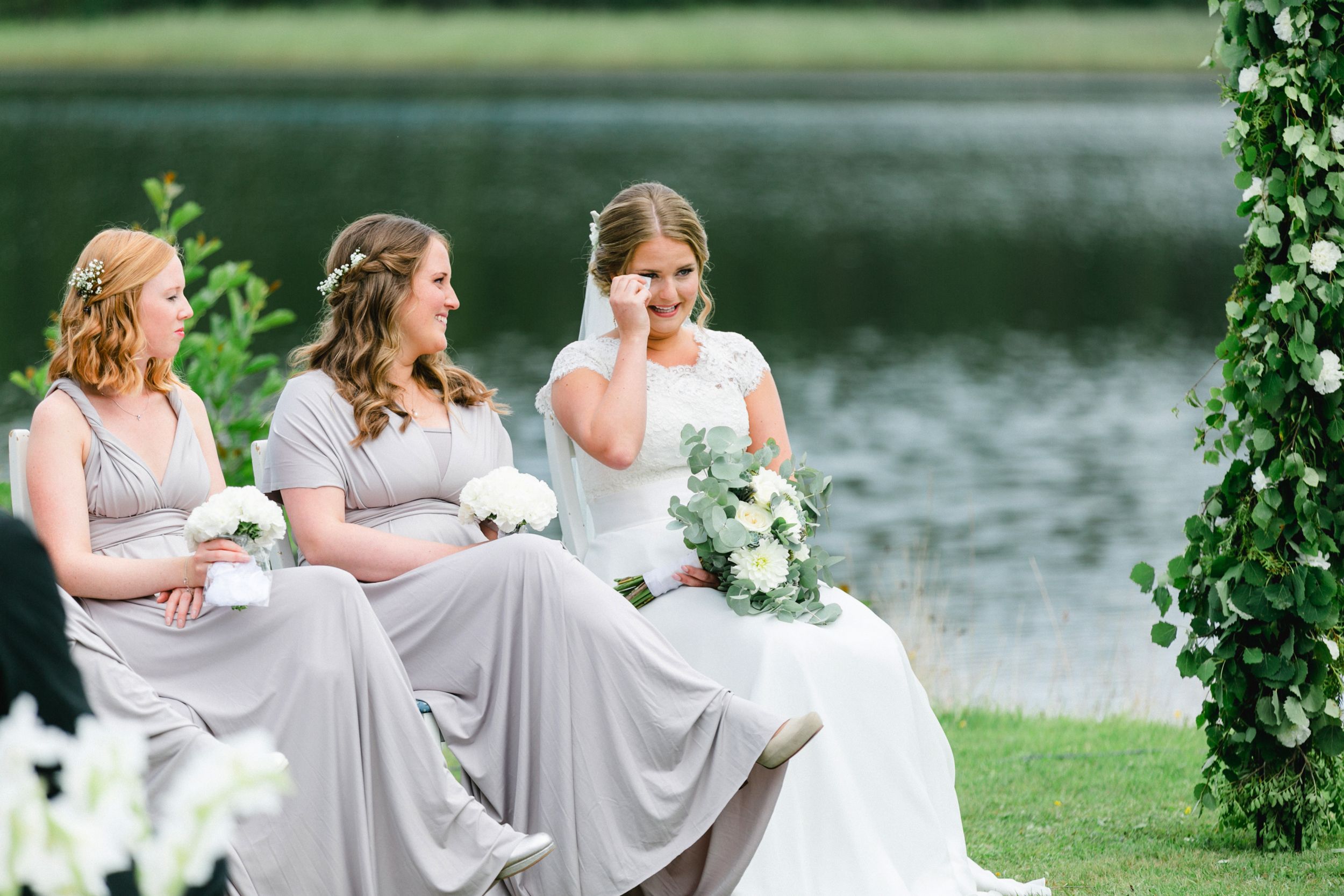 Daniel och Victoria från Norge kom till Sverige för ett helt magiskt bröllop på Dömle Herrgård. Fotograf Rebecca Nordin.