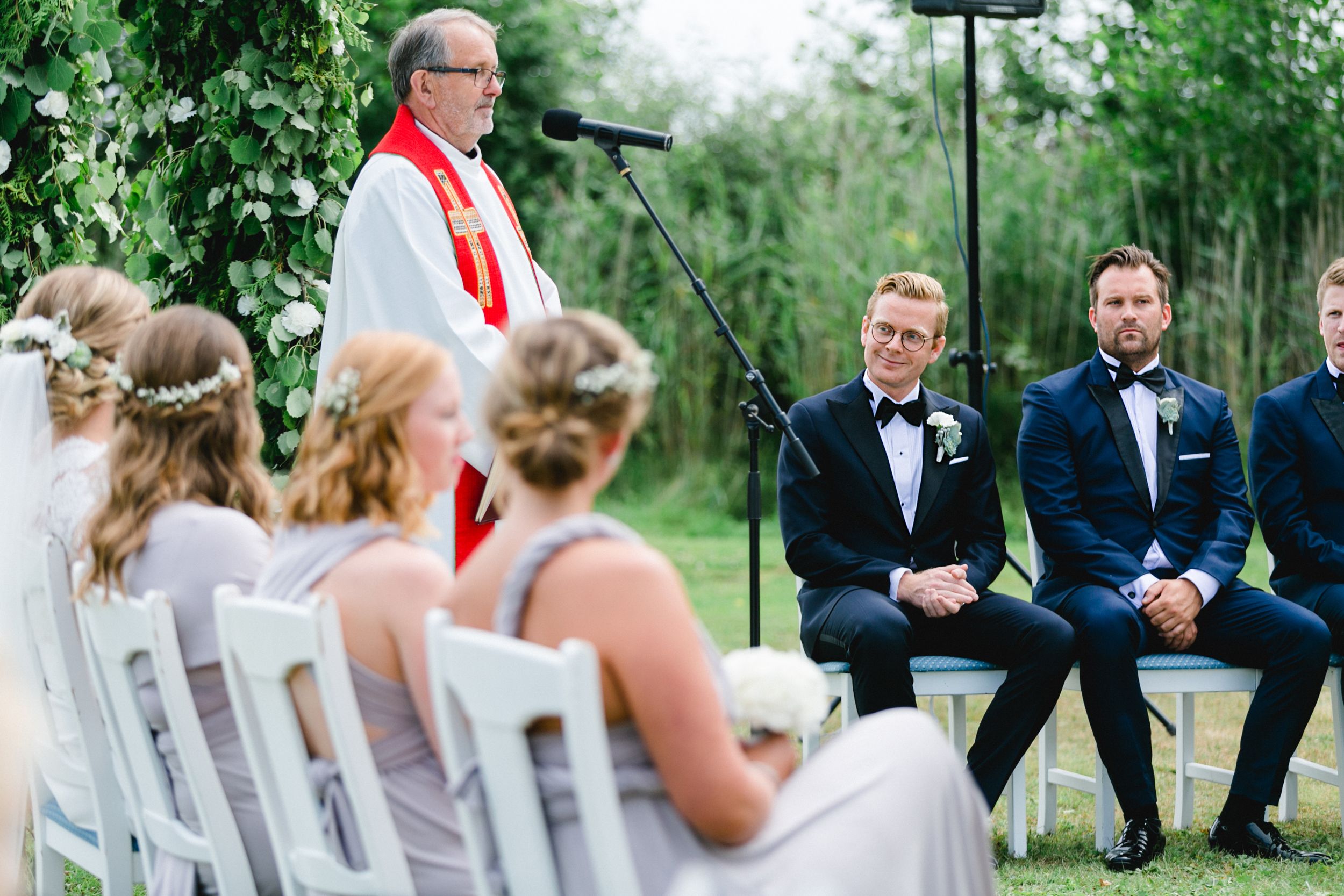 Daniel och Victoria från Norge kom till Sverige för ett helt magiskt bröllop på Dömle Herrgård. Fotograf Rebecca Nordin.