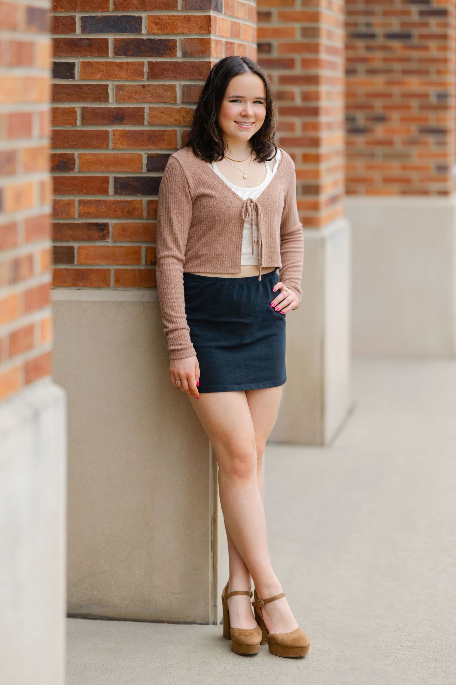 Natural high school senior portrait outside the Hudson, Ohio library captured by local photographer Tom Forrest.