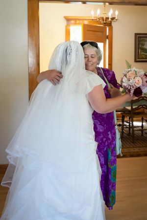 Hidden Gem wedding Meridian Idaho bride hugging mom