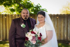 Hidden Gem wedding Meridian Idaho bride and groom portrait