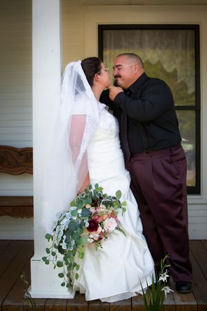 Hidden Gem wedding Meridian Idaho bride and groom portrait kissing