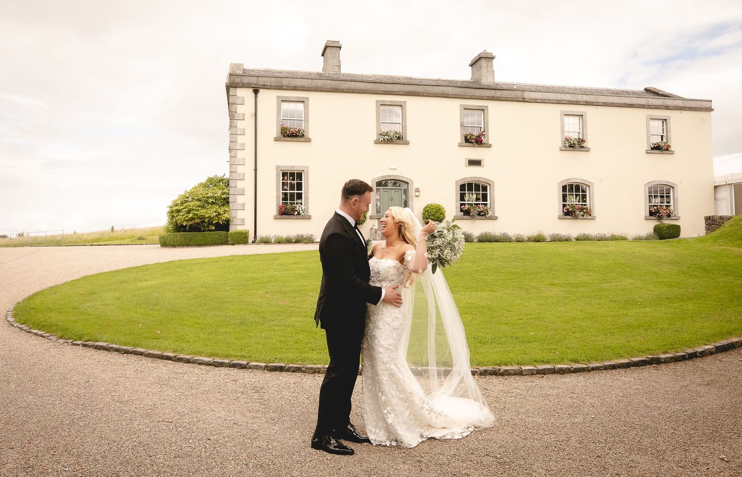 Best wedding photographers Ireland at Clonabreany House