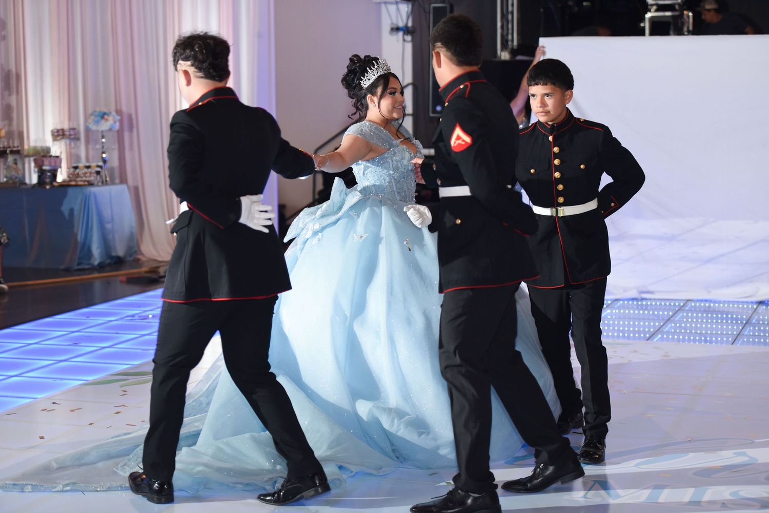 2026 quince trend featuring online choreography as a flexible alternative to traditional in-person quince dance lessons
