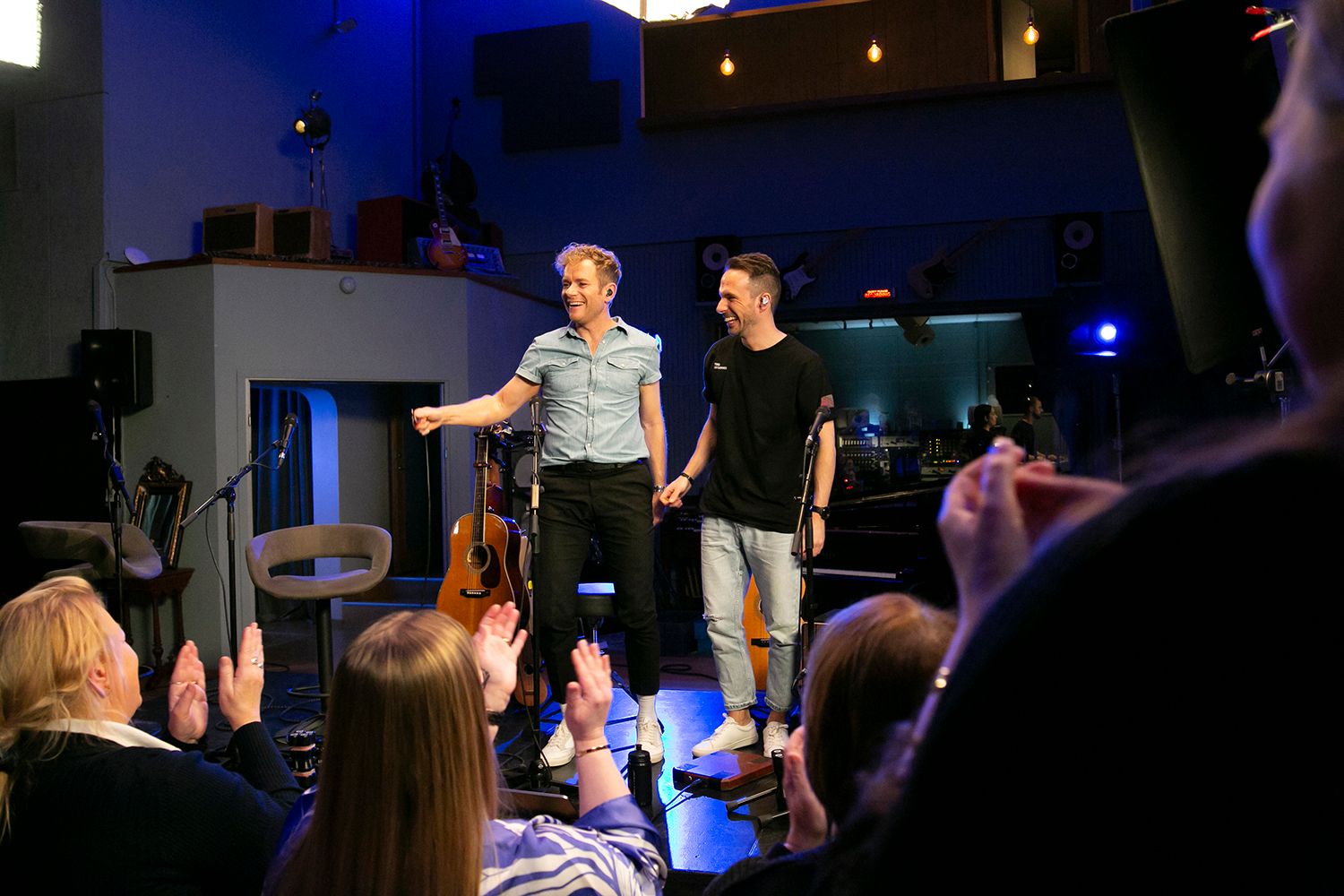 Peter Johansson och Bruno Mitsogiannis i Bagpipe Studio med Rakt Live. Fotograf Rebecca Nordin.