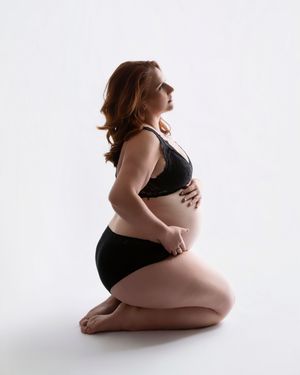 Glowing maternity portrait by Imageana in Bradenton-Sarasota — celebrating the beauty of pregnancy, motherhood, and unconditional love.