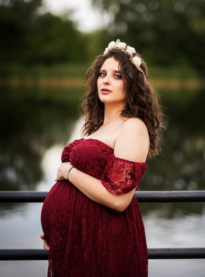 Portrait of a pregnant woman, Natural light. Maternity Photography session. Outdoor photography. pregnancy photography, ottawa, canada