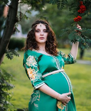 Portrait of a pregnant woman, Natural light. Maternity Photography session. Outdoor photography. pregnancy photography, ottawa, canada