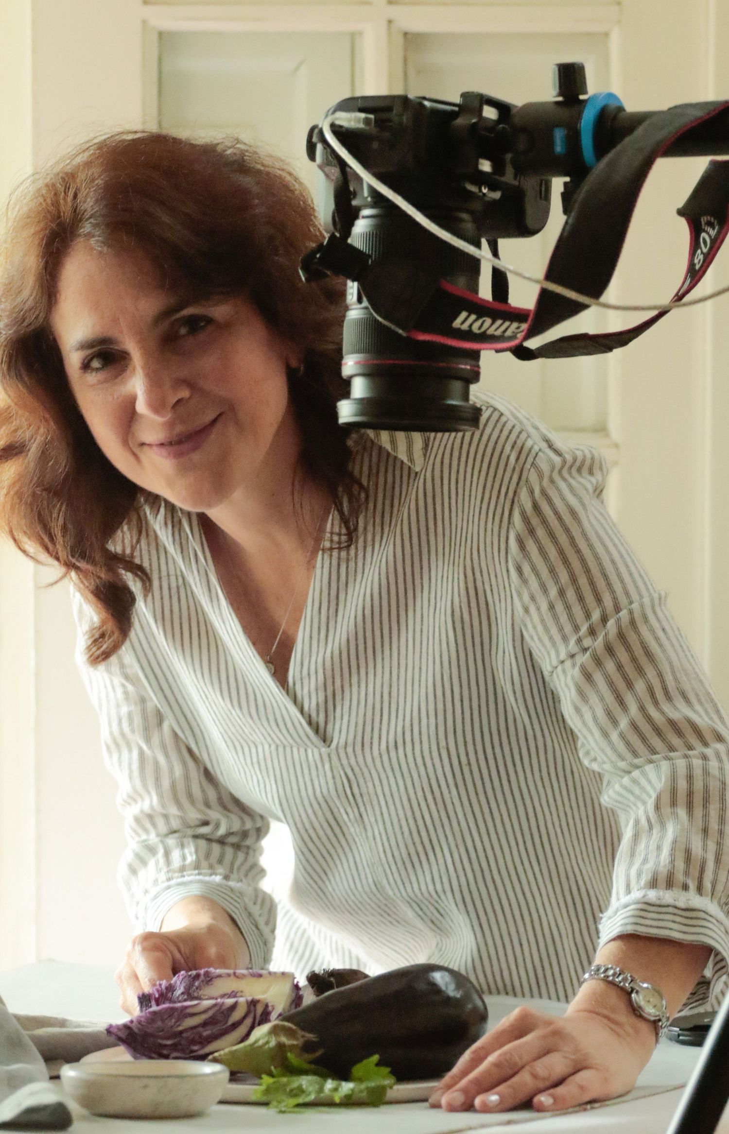 Laura Ordoñez retrato con camara - Laura Ordoñez Fotografía