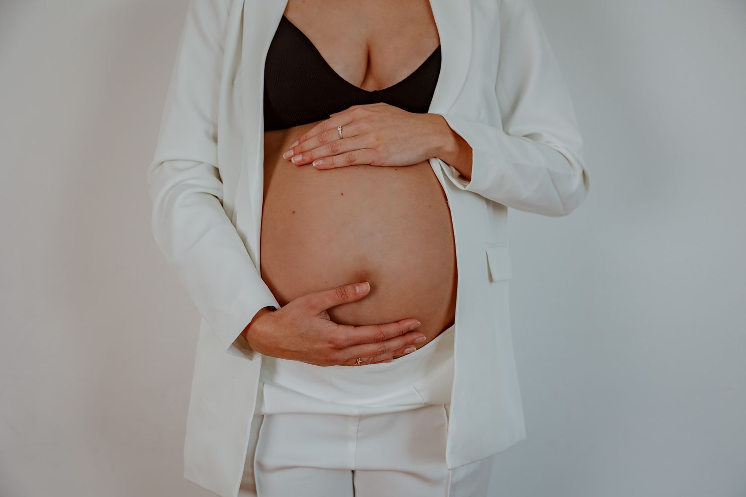 babybauch shooting hamburg indoor studio, fotoshooting, babybauch bilder, schwangerschaft fotoshooting